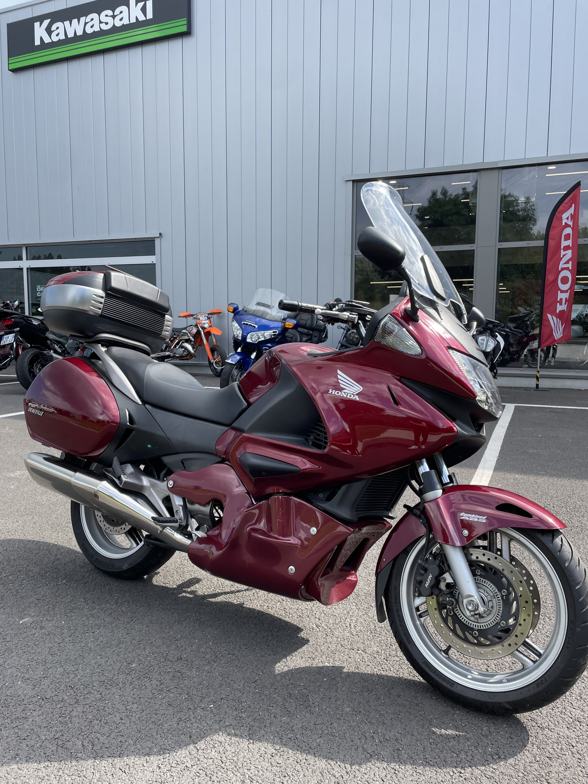 photo de HONDA NT DEAUVILLE 700 700 occasion de couleur  en vente à Dunkerque n°2