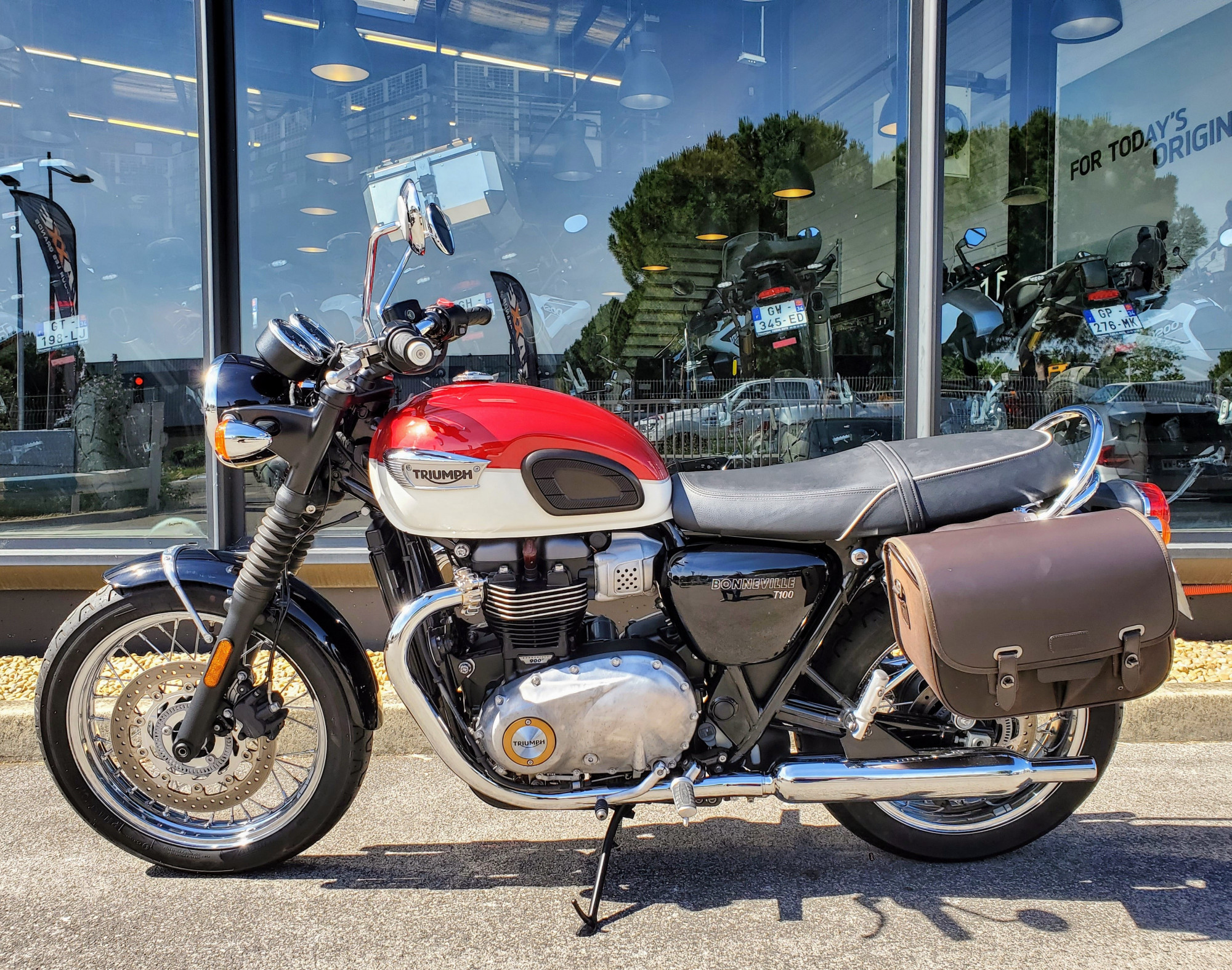 photo de TRIUMPH BONNEVILLE T100 900 900 occasion de couleur  en vente à Montpellier n°2