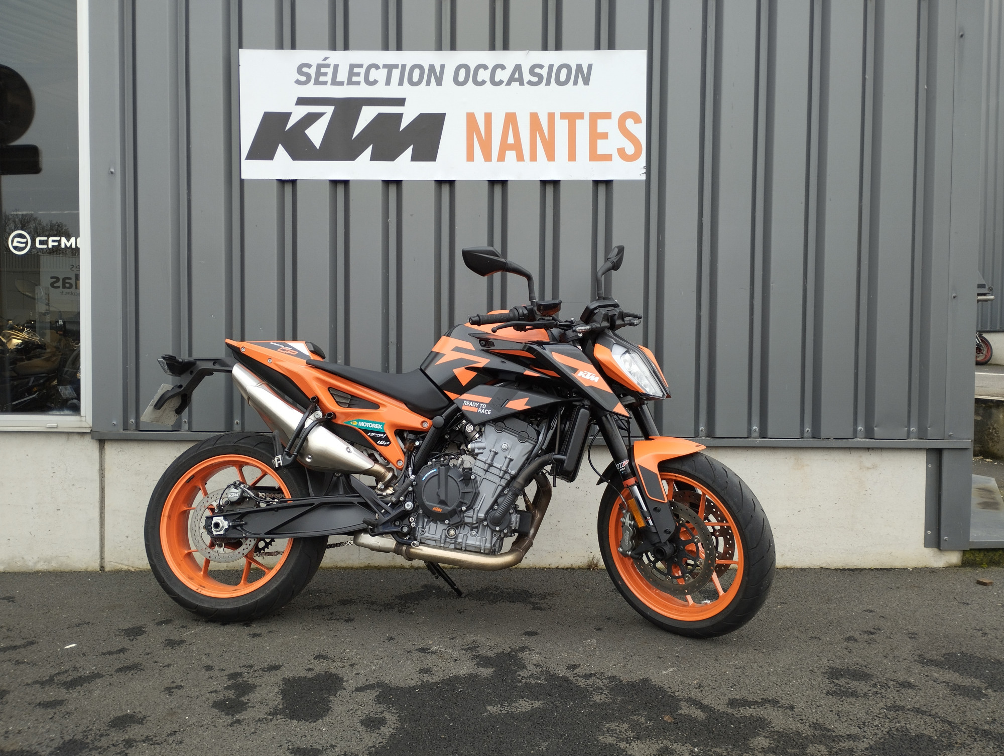 photo de KTM 890 DUKE GP 890 occasion de couleur  en vente à Orvault n°3