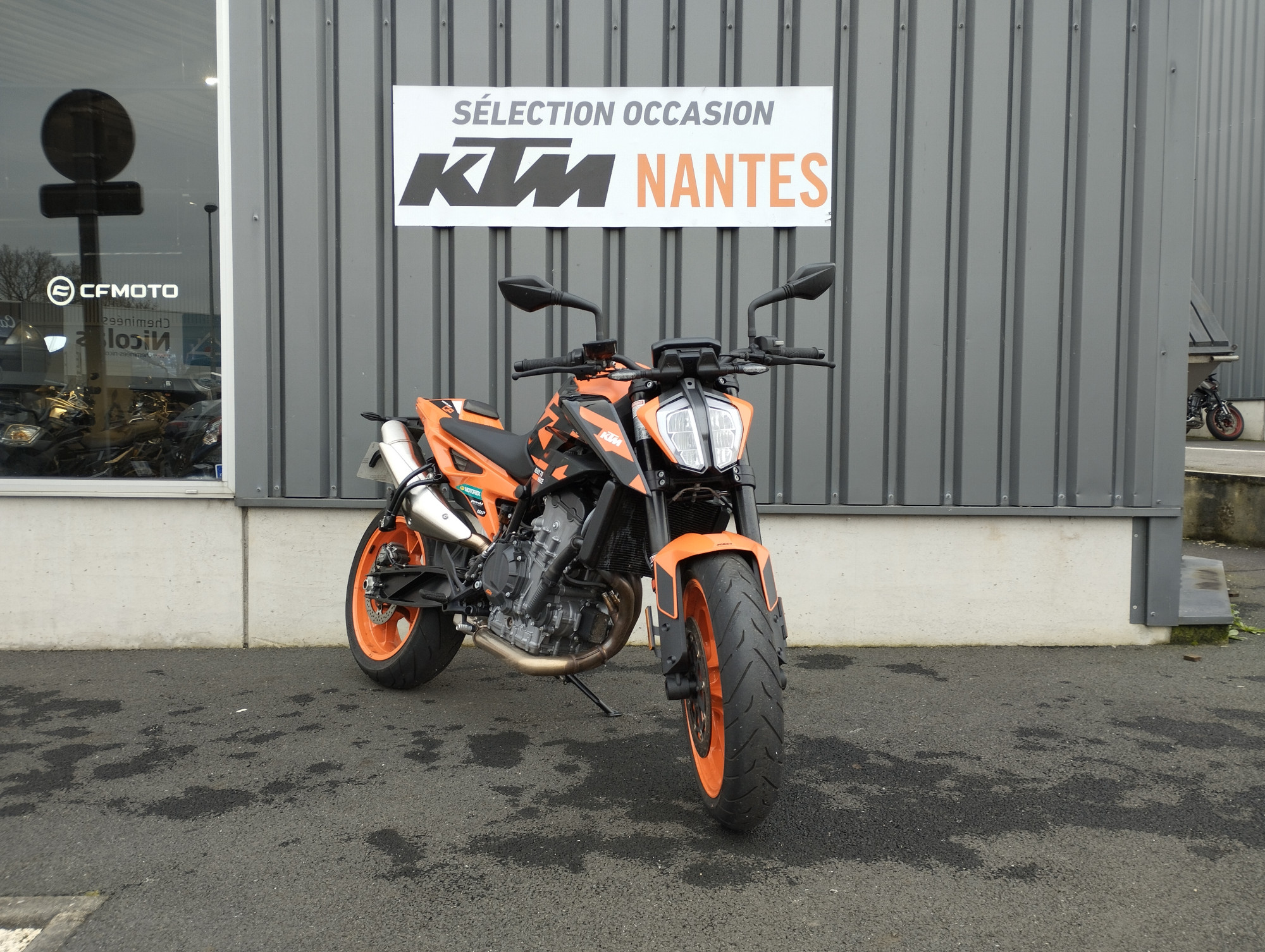 photo de KTM 890 DUKE GP 890 occasion de couleur  en vente à Orvault n°1