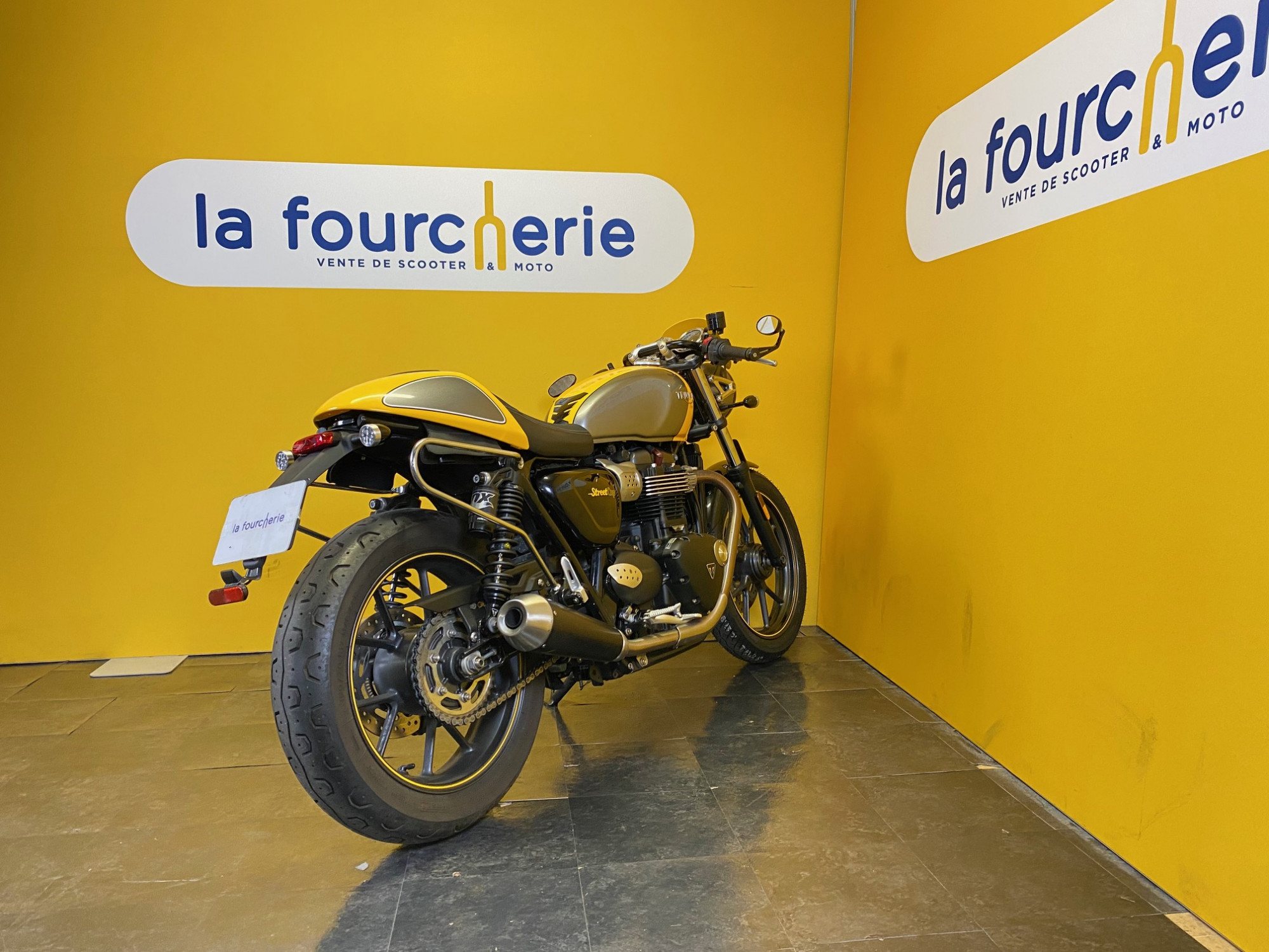 photo de TRIUMPH STREET CUP 900 occasion de couleur  en vente à Paris 15 n°2