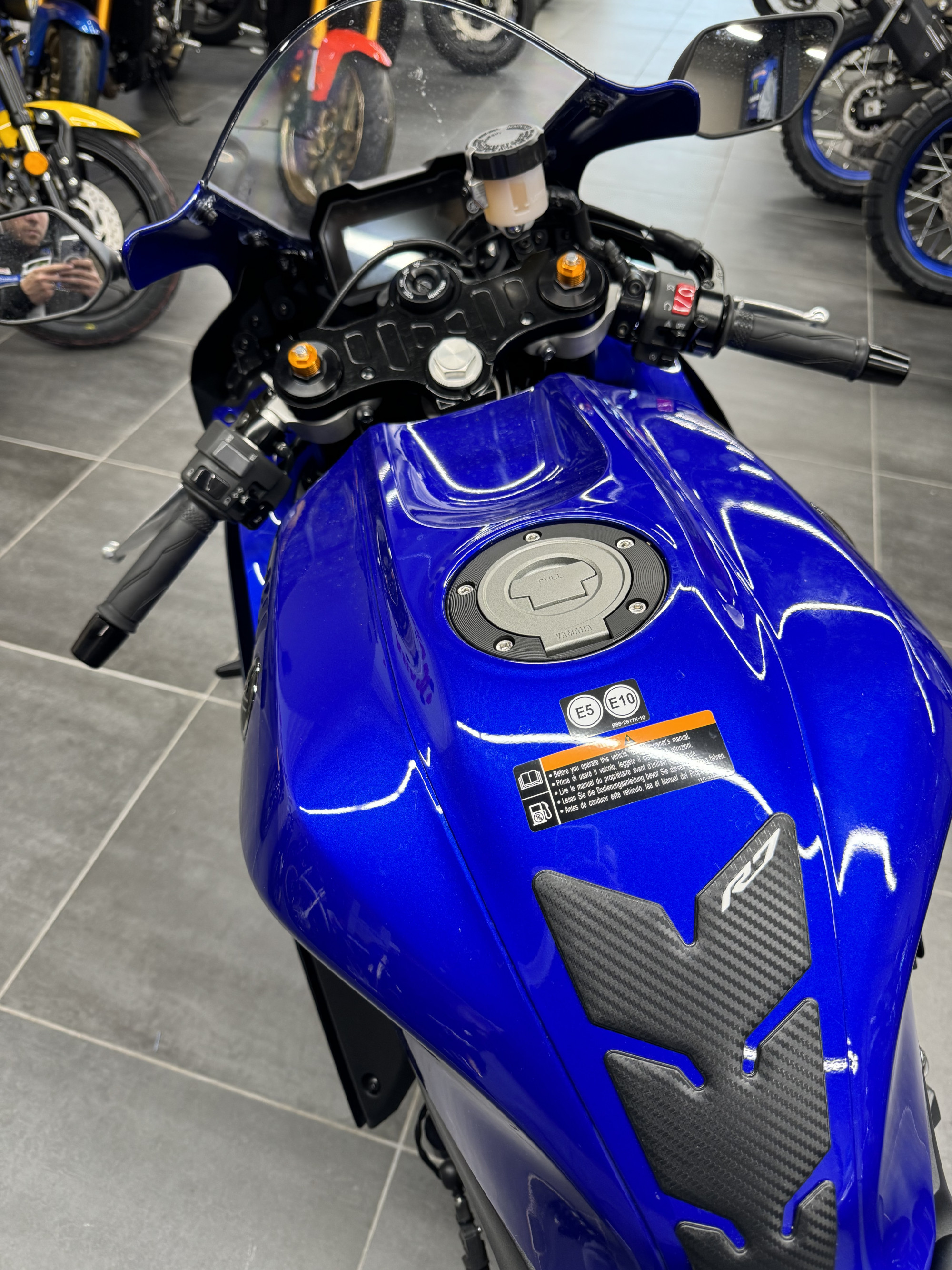 photo de YAMAHA R7 690 occasion de couleur  en vente à Feytiat n°2