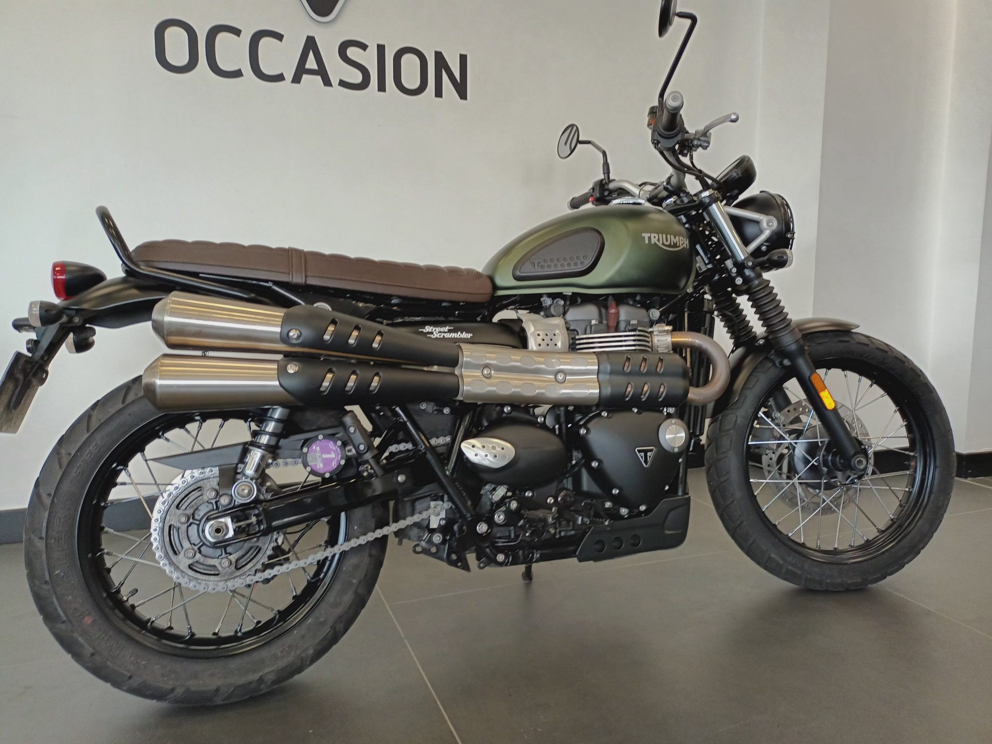 photo de TRIUMPH STREET SCRAMBLER 900 900 occasion de couleur  en vente   Le Kremlin Bicetre