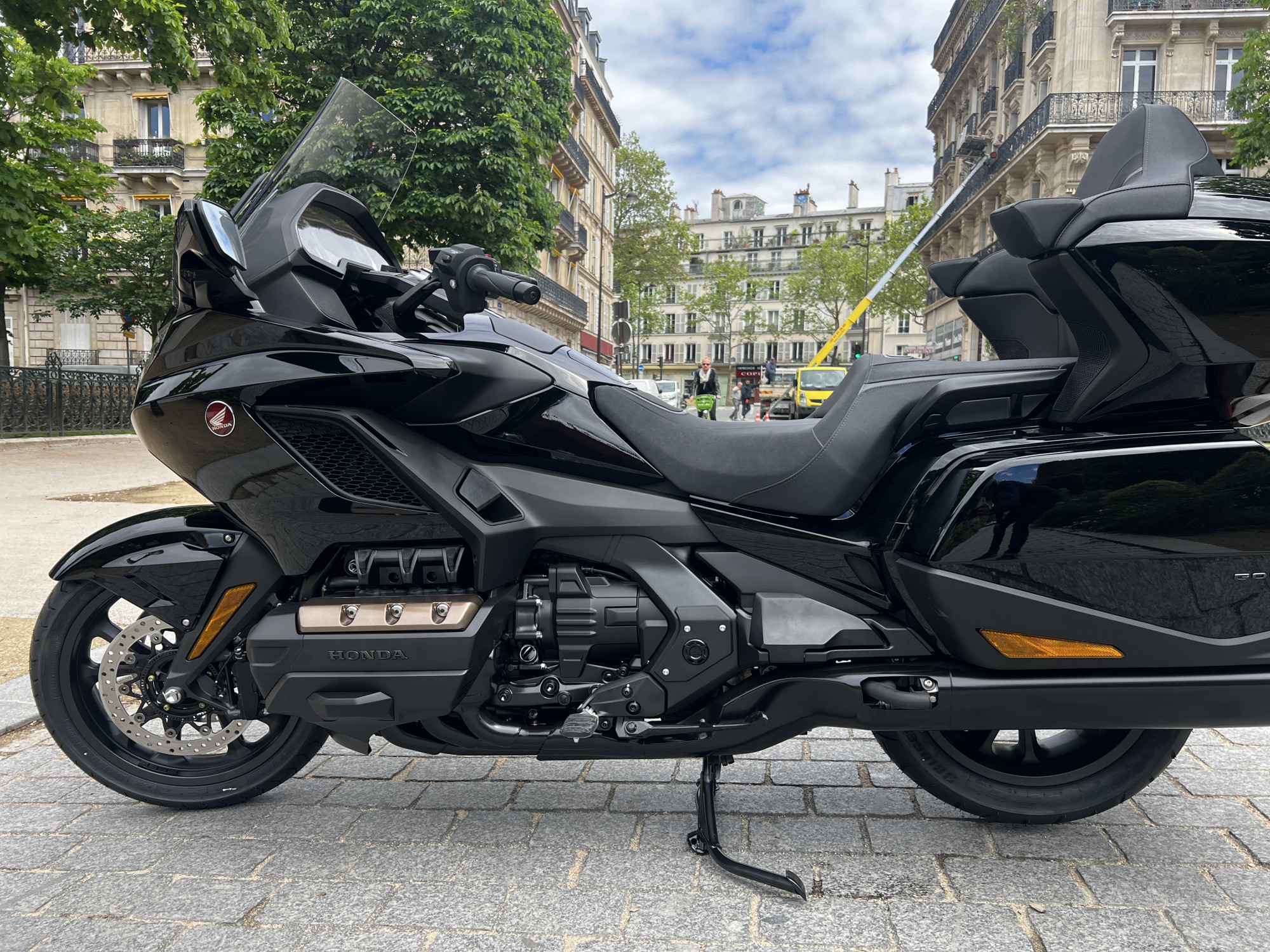 photo de HONDA GL 1800 GOLDWING DCT 1800 occasion de couleur  en vente à Paris 05 n°2