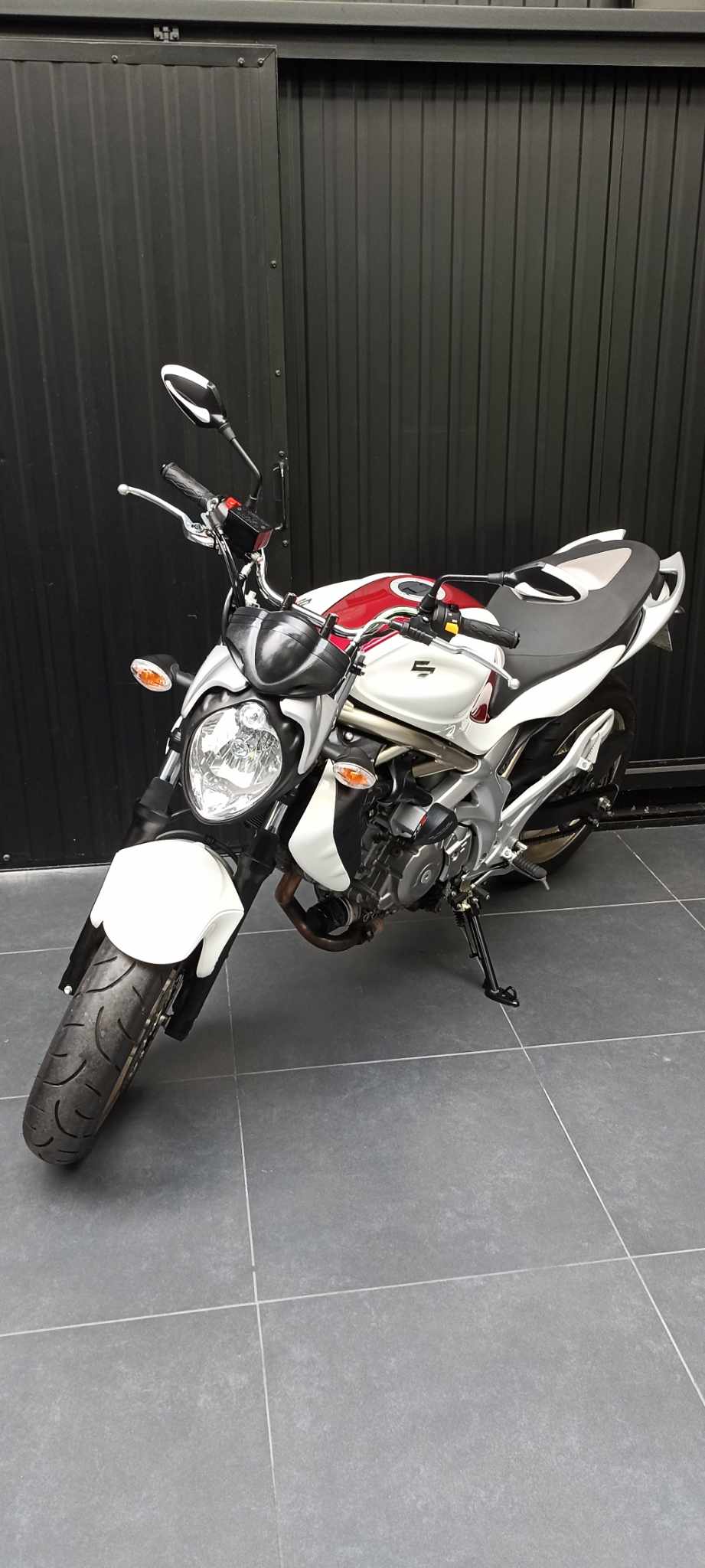 photo de SUZUKI GLADIUS 650 650 occasion de couleur  en vente   St Thibault Des Vignes