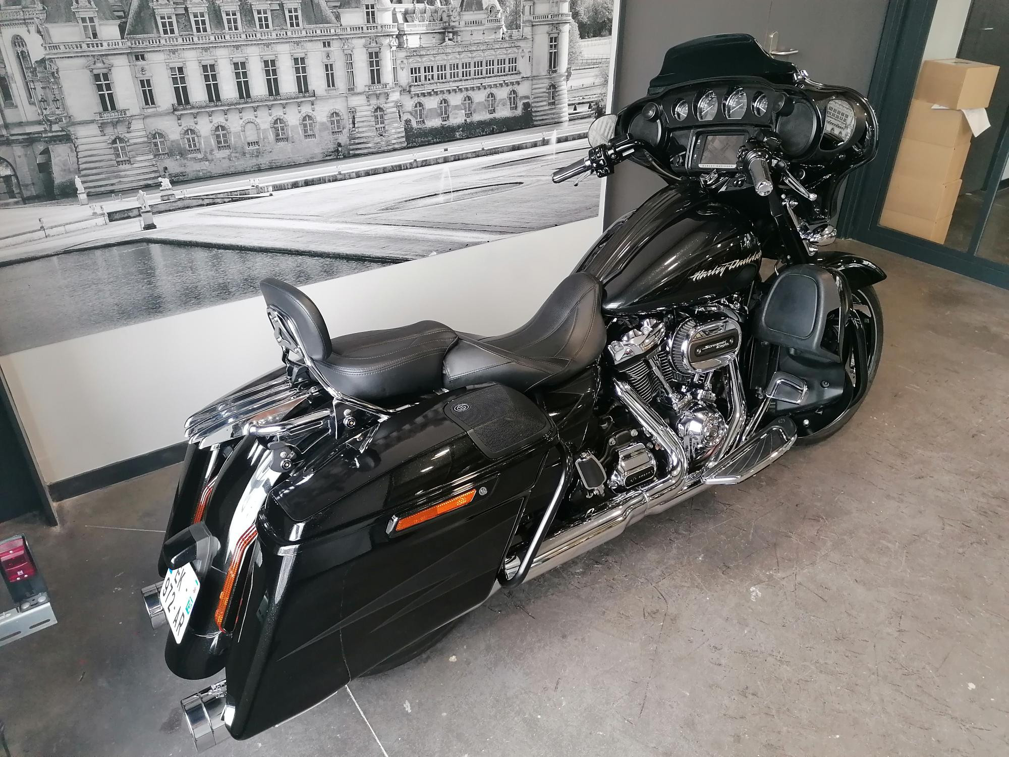 photo de HARLEY DAVIDSON TOURING STREET GLIDE 1868 CVO 1868 occasion de couleur  en vente à St Maximin n°3