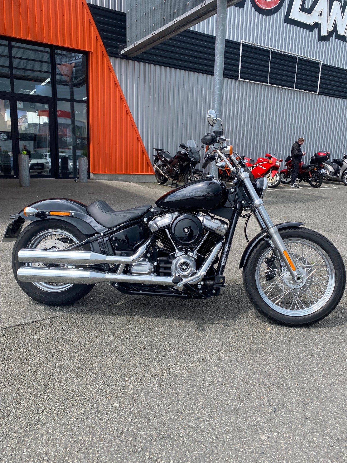 photo de HARLEY DAVIDSON SOFTAIL HERITAGE 1745 CLASSIC 1745 occasion de couleur  en vente à Seclin n°2