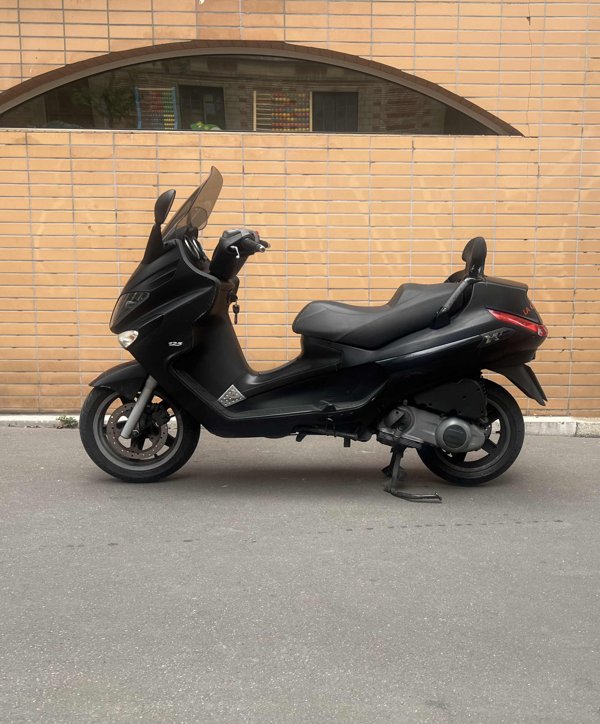 photo de PIAGGIO X-EVO 125 occasion de couleur  en vente à Paris 13 n°2