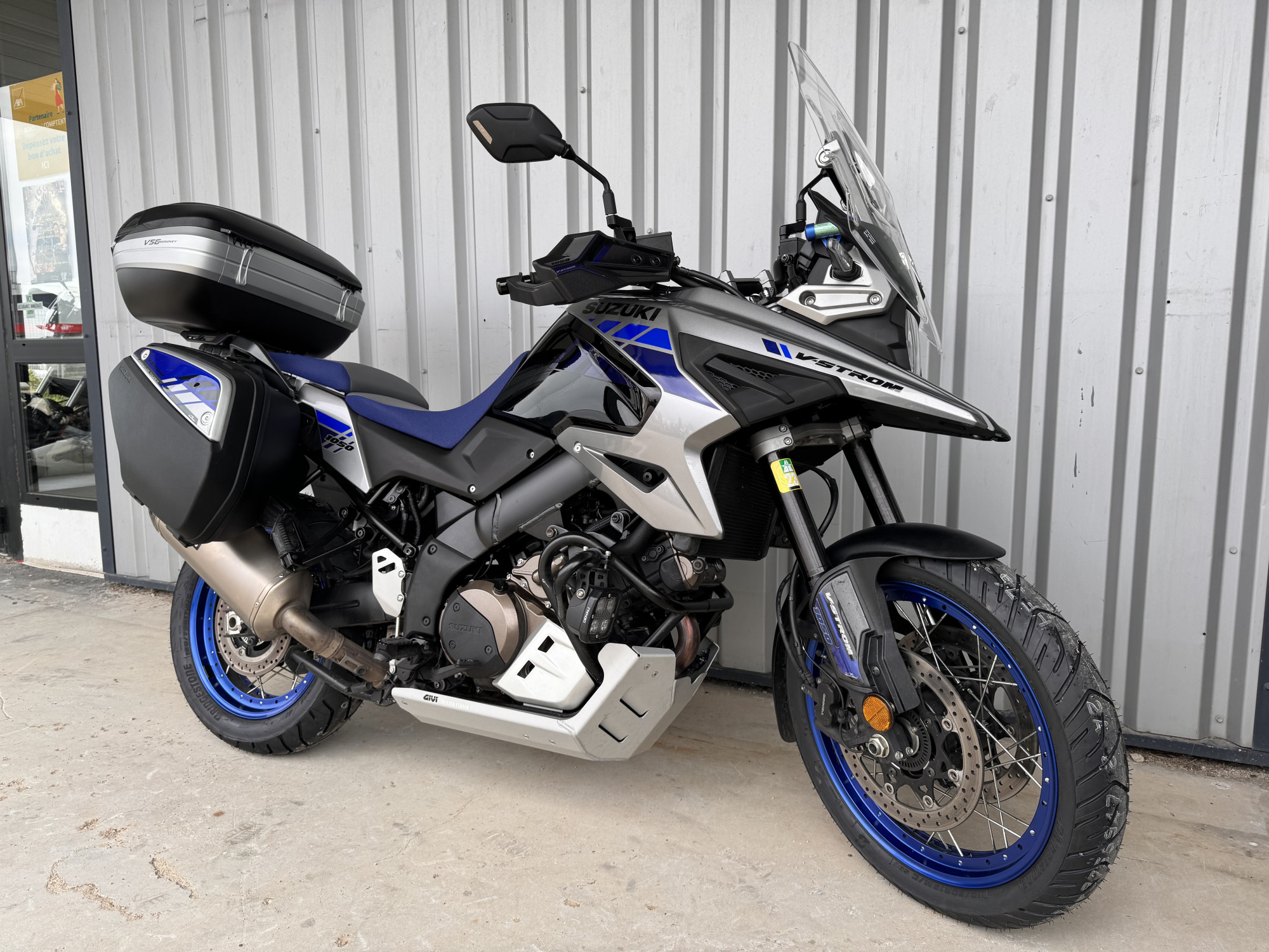 photo de SUZUKI DL 1050 V-STROM XT 1050 occasion de couleur  en vente à Pontarlier n°3