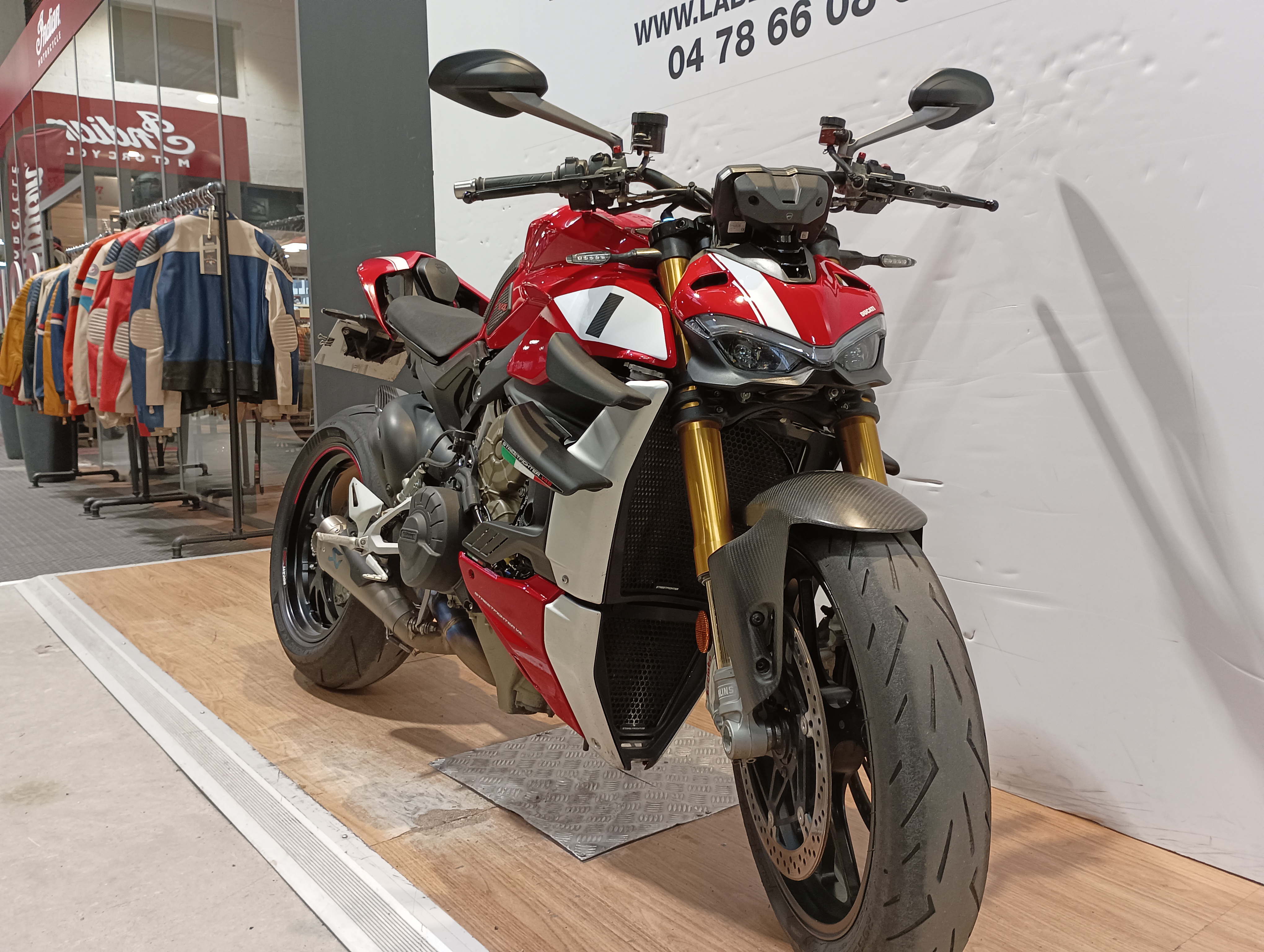 photo de DUCATI STREETFIGHTER V4 S 1100 occasion de couleur  en vente à Limonest n°3