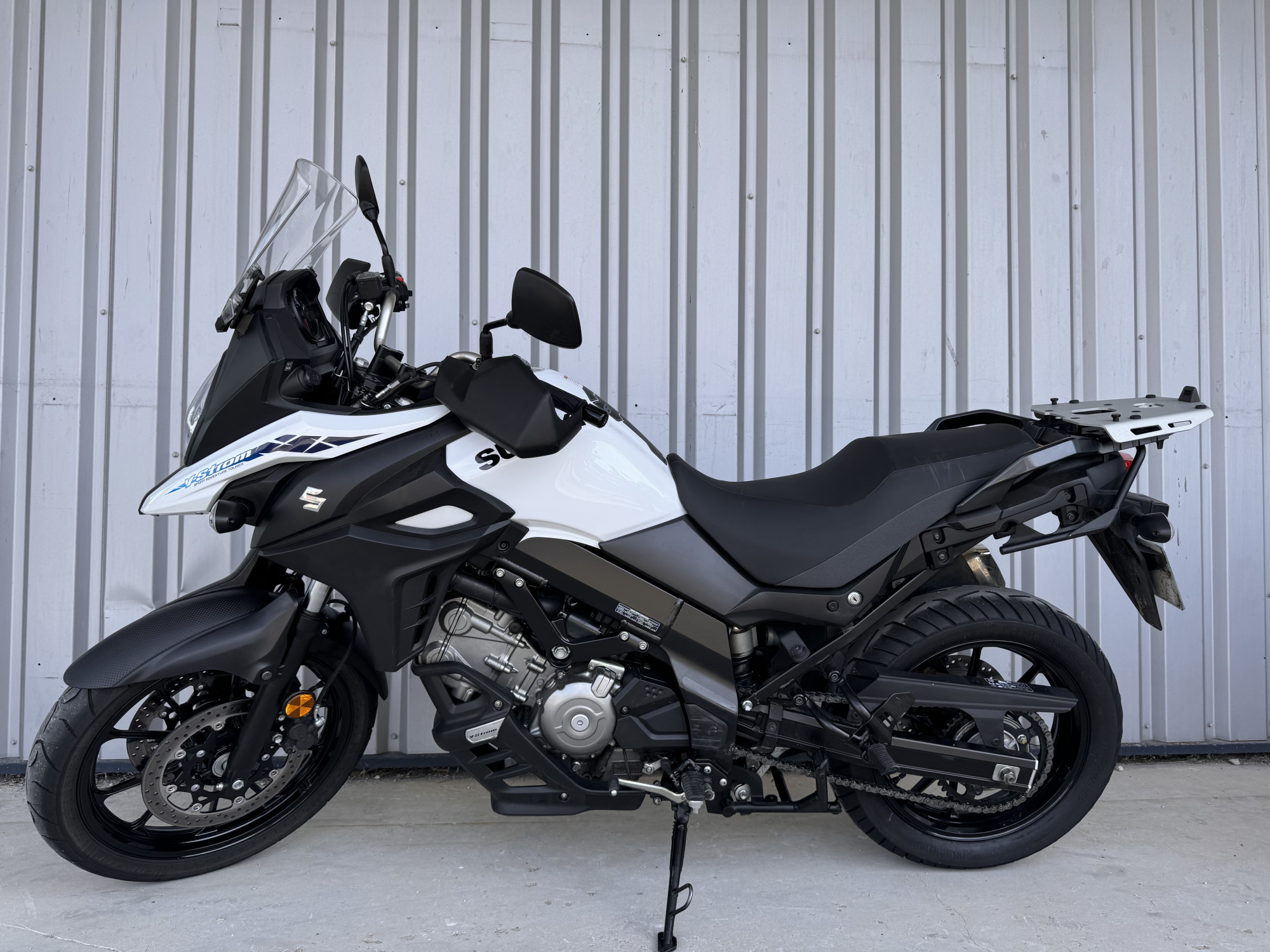 photo de SUZUKI DL 650 V-STROM 650 occasion de couleur  en vente à Pontarlier n°2