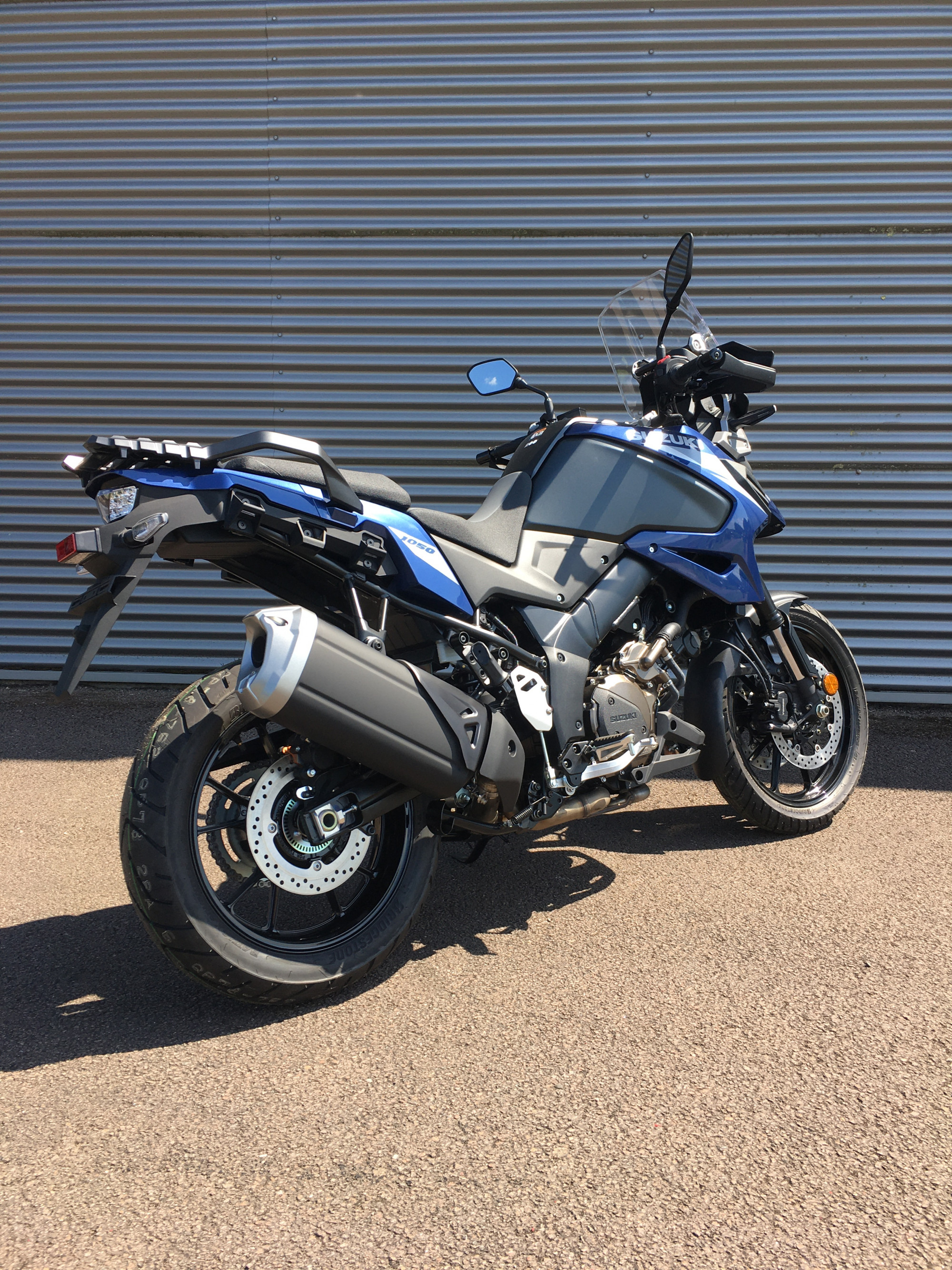 photo de SUZUKI DL 1050 V-STROM 1050 occasion de couleur  en vente   Chalon Sur Saone