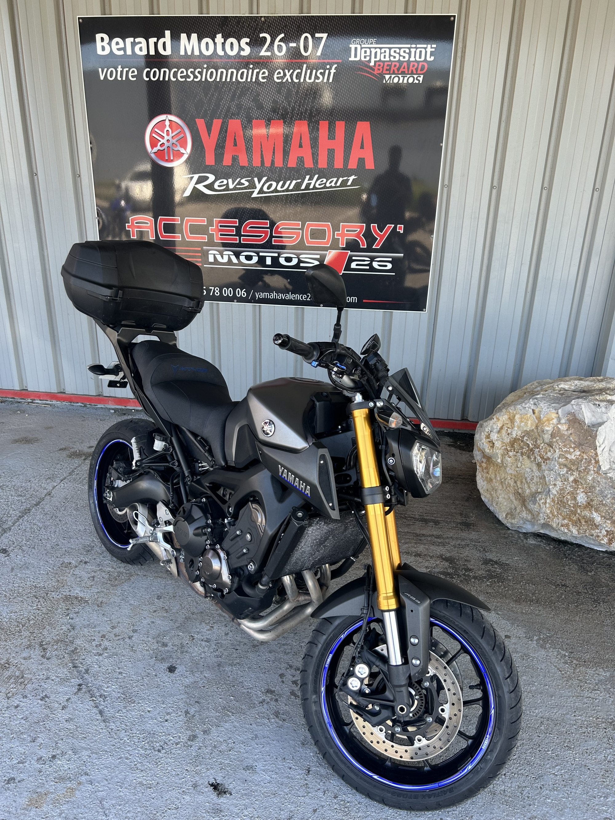 photo de YAMAHA MT-09 850 occasion de couleur  en vente   Bourg Les Valence