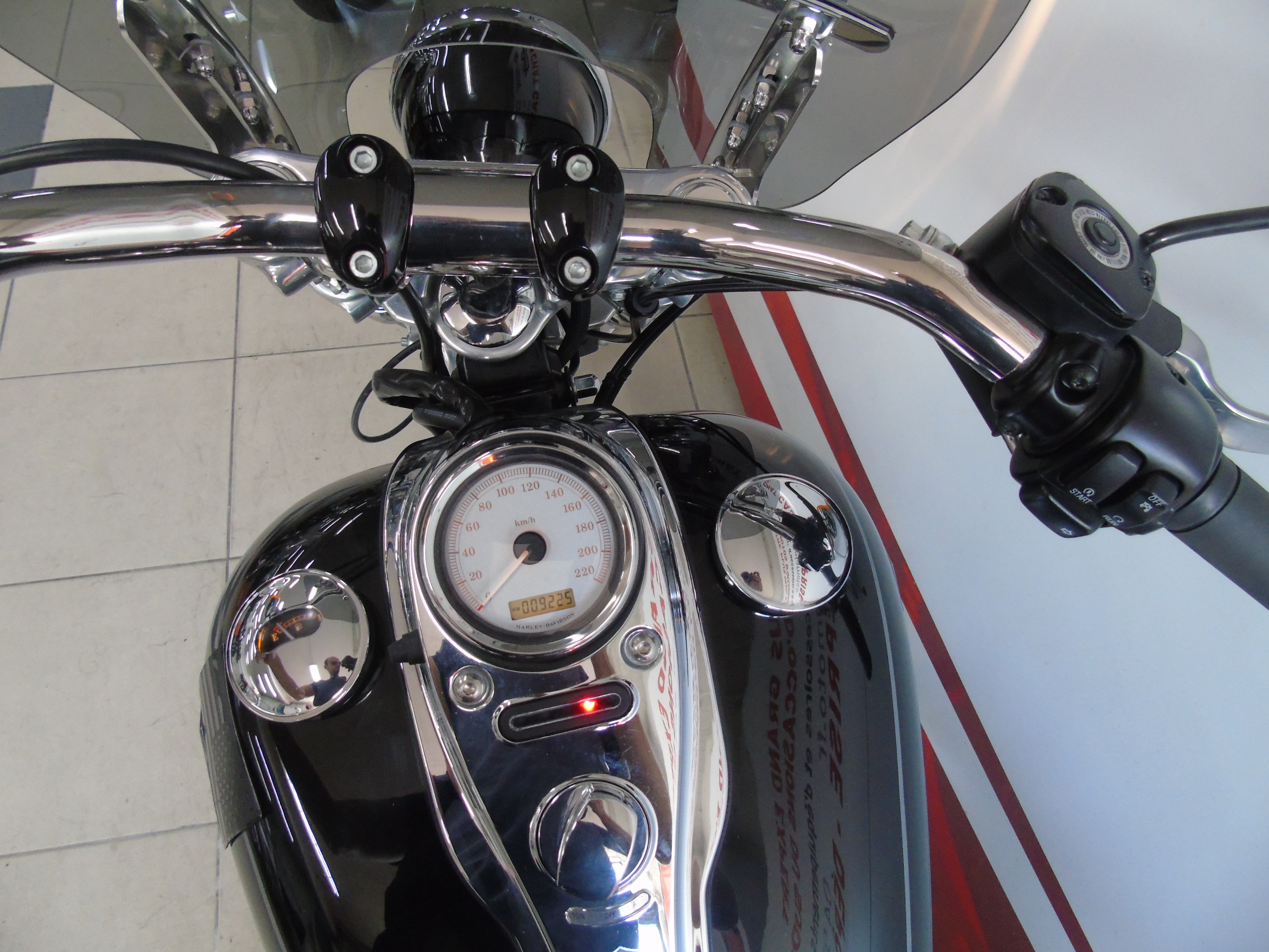 photo de HARLEY DAVIDSON DYNA WIDE GLIDE 1580 occasion de couleur  en vente à Mougins n°1