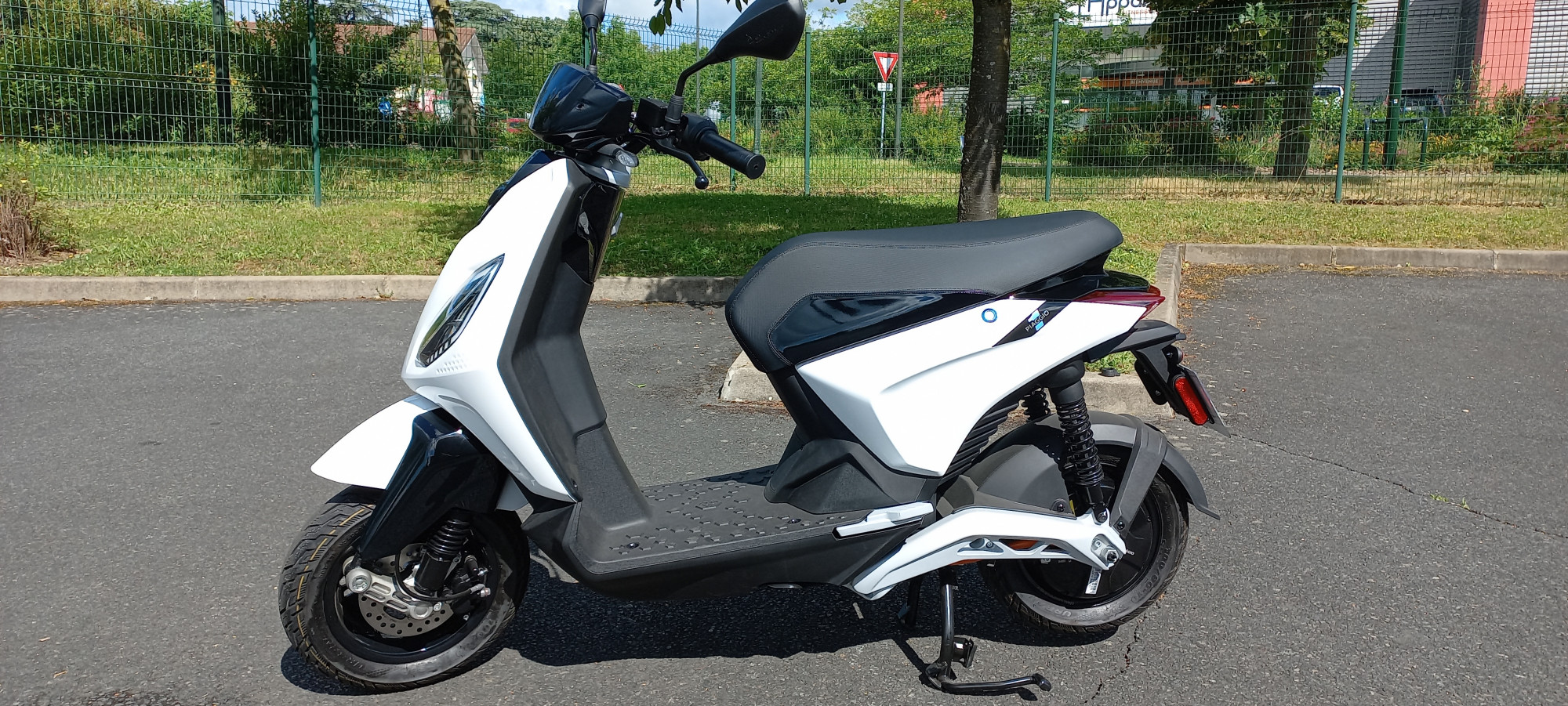 photo de PIAGGIO 1 ELECTRIQUE 45 occasion de couleur  en vente à Gleize n°3