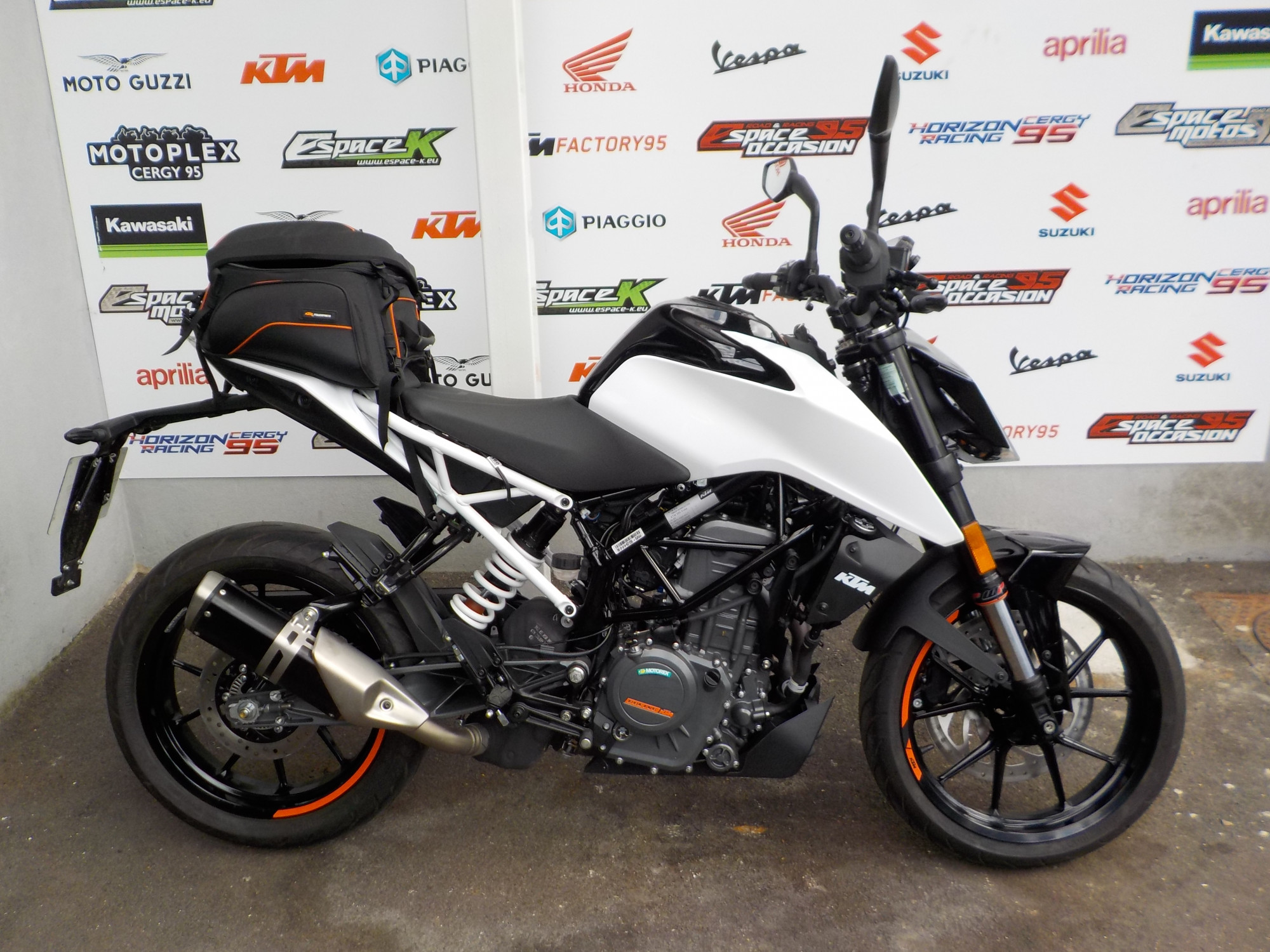 photo de KTM 390 DUKE 390 occasion de couleur  en vente à St Ouen L Aumone n°3