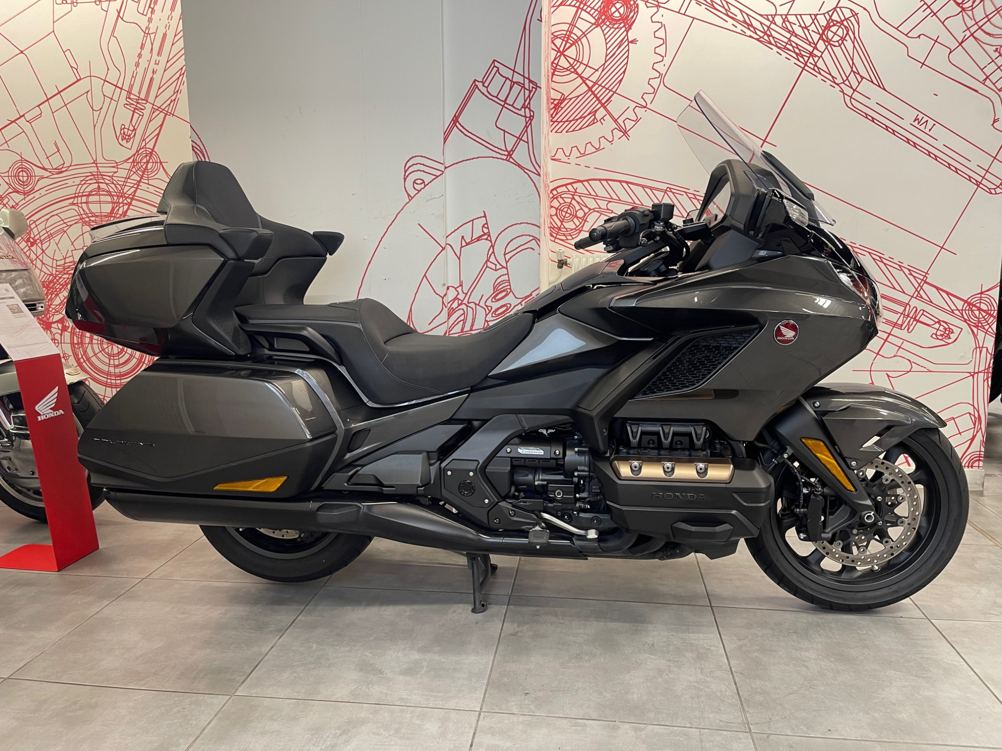 photo de HONDA GL 1800 GOLDWING DCT 1800 occasion de couleur  en vente à Paris 12 n°1