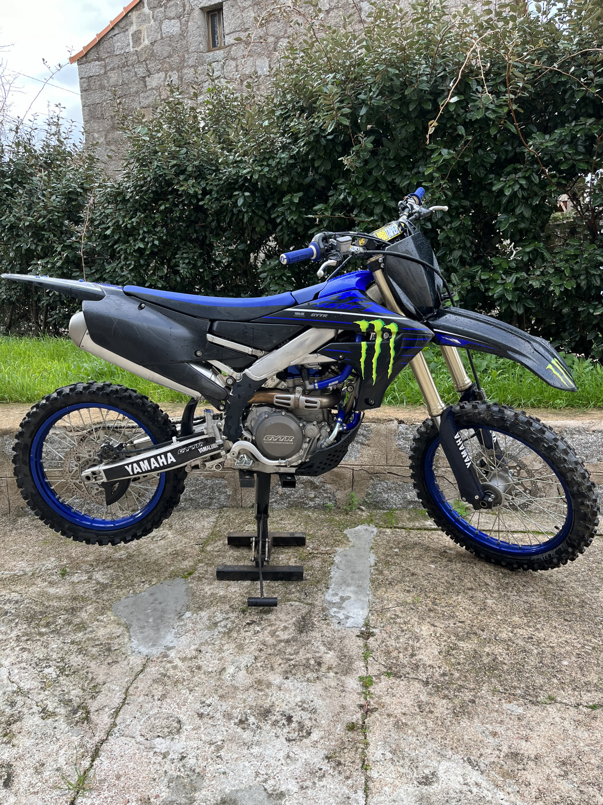 photo de YAMAHA YZ450F MONSTER ENERGY 450 occasion de couleur  en vente à Porto Vecchio n°2