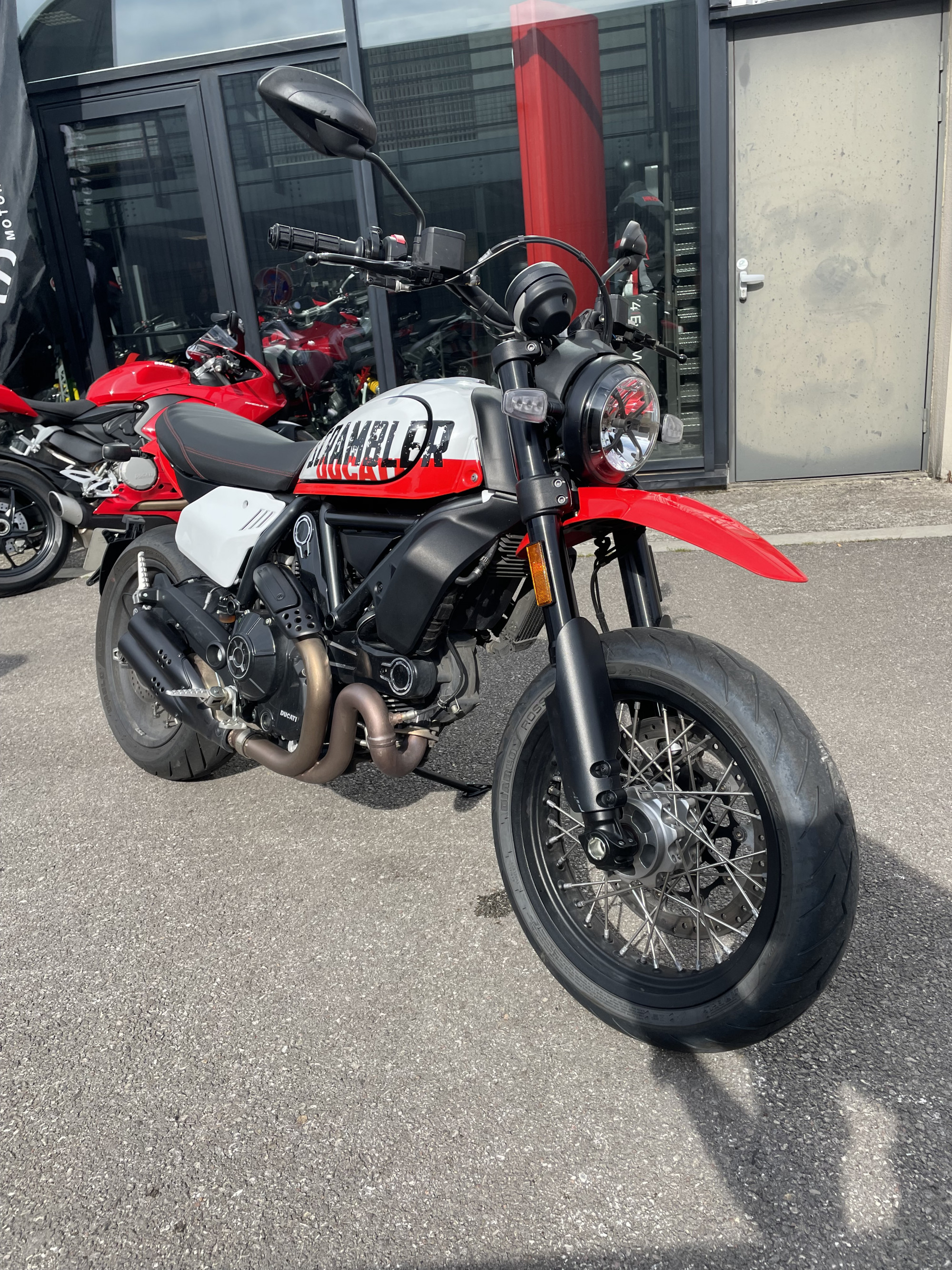 photo de DUCATI SCRAMBLER 800 URBAN MOTARD 800 occasion de couleur  en vente à Dury n°3