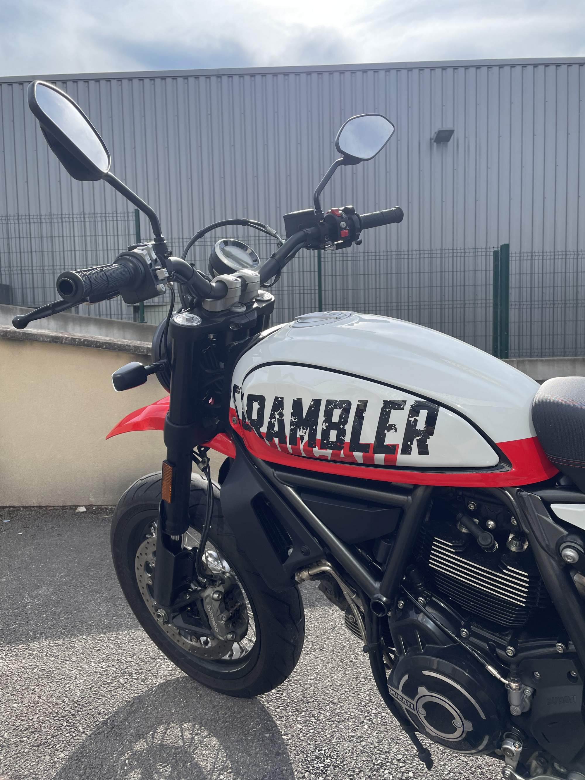 photo de DUCATI SCRAMBLER 800 URBAN MOTARD 800 occasion de couleur  en vente à Dury n°2