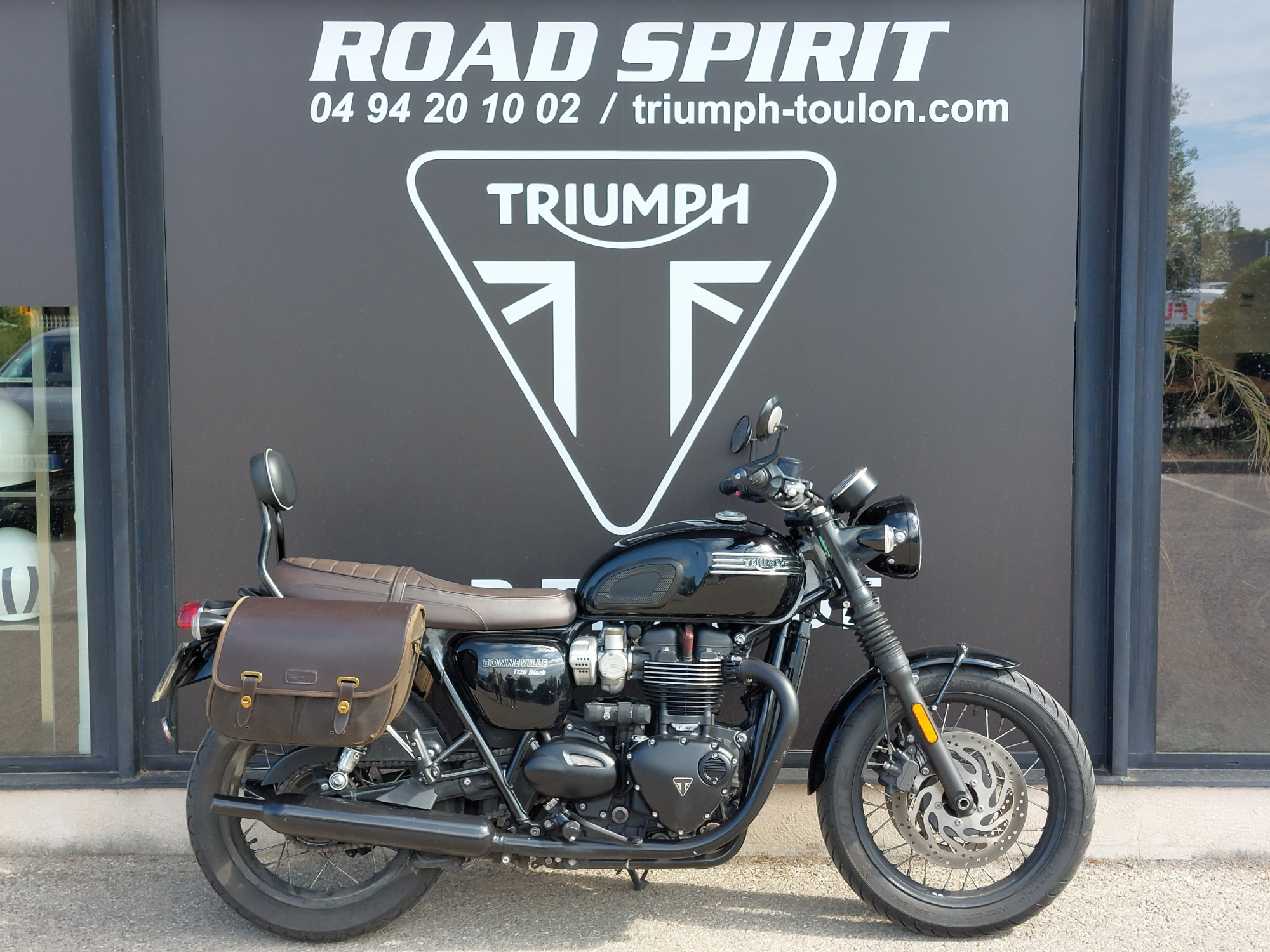 photo de TRIUMPH BONNEVILLE T120 BLACK 1200 occasion de couleur  en vente à Ollioules n°1