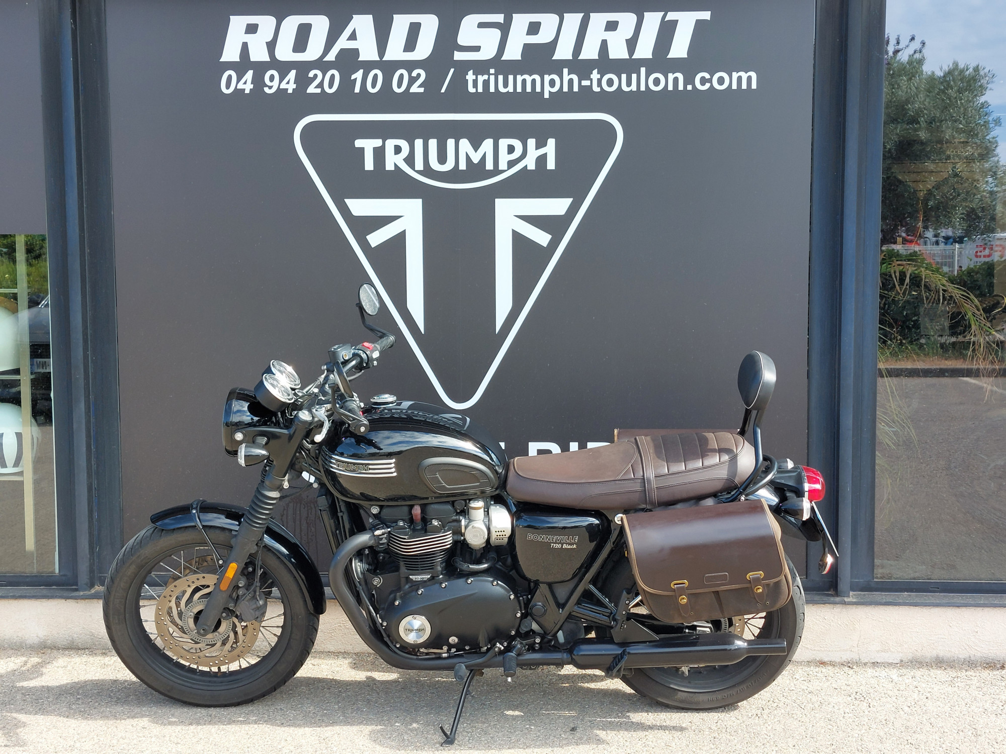 photo de TRIUMPH BONNEVILLE T120 BLACK 1200 occasion de couleur  en vente à Ollioules n°3