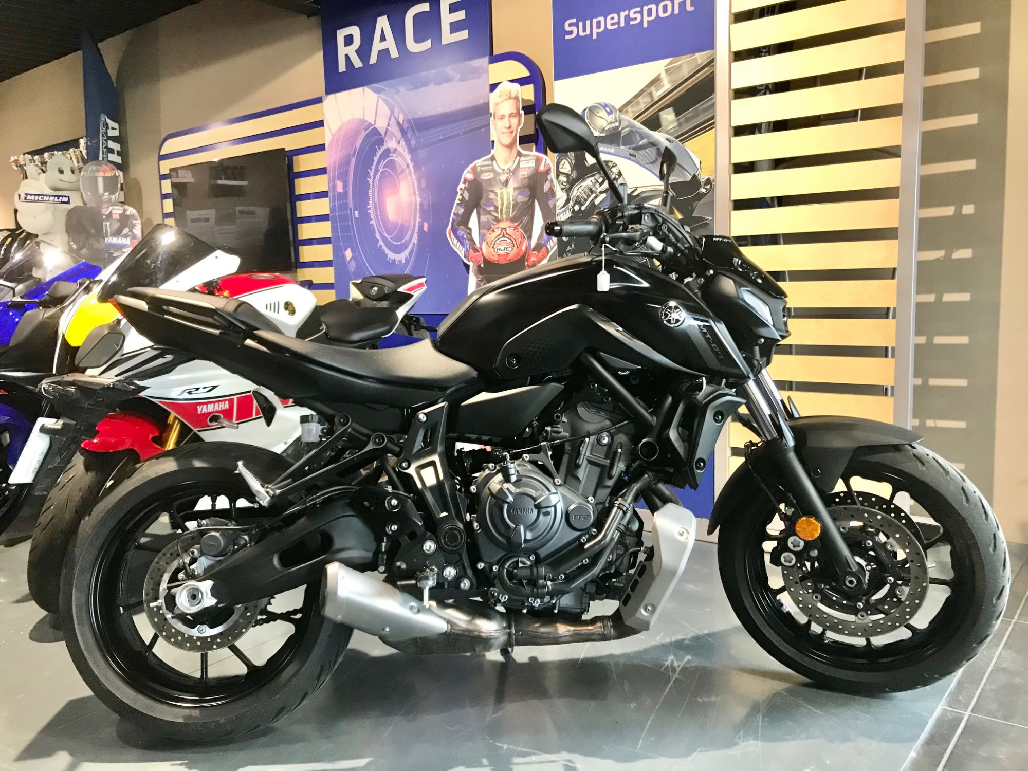 photo de YAMAHA MT-07 (47.5CV) 695 occasion de couleur  en vente à Vitrolles n°2