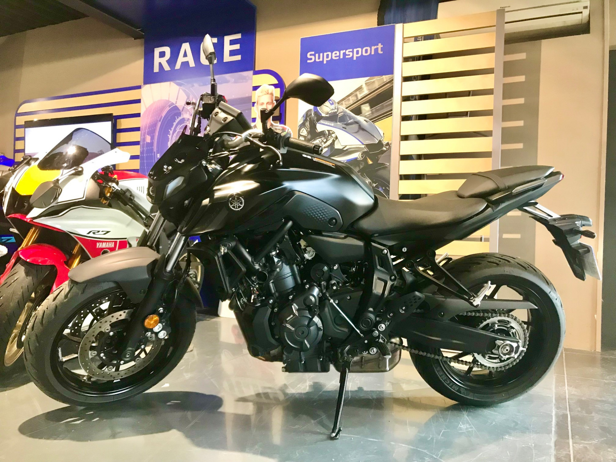 photo de YAMAHA MT-07 (47.5CV) 695 occasion de couleur  en vente à Vitrolles n°3