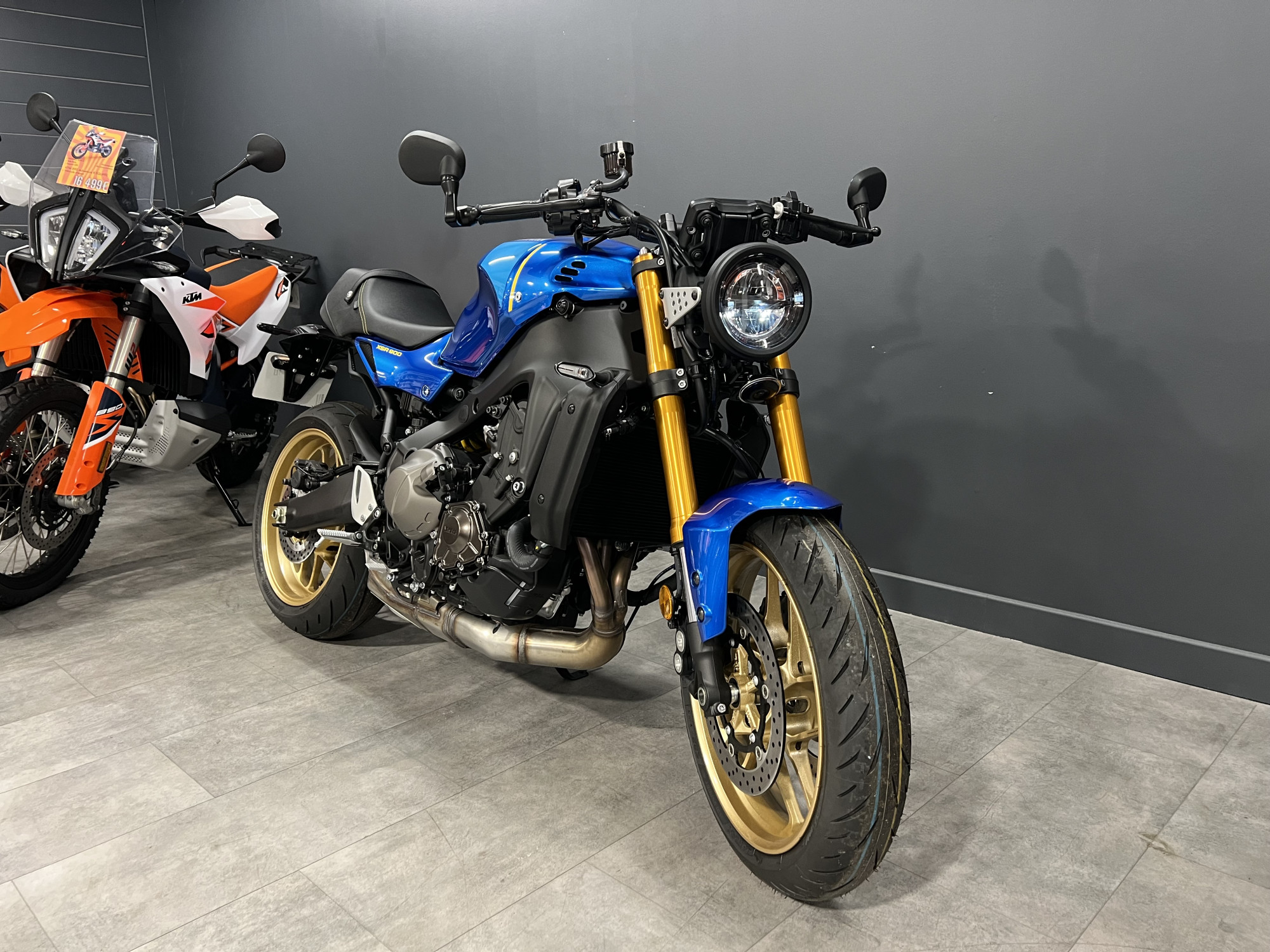 photo de YAMAHA XSR 900 850 occasion de couleur  en vente à Calais n°2