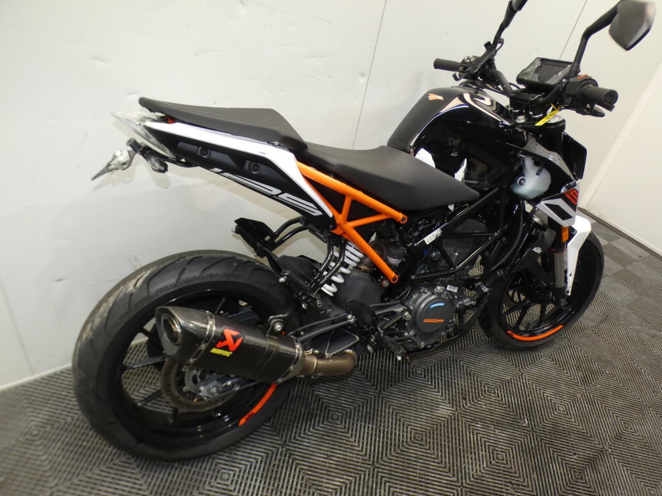 photo de KTM 125 DUKE 125 occasion de couleur  en vente à Pressigny Les Pins n°2