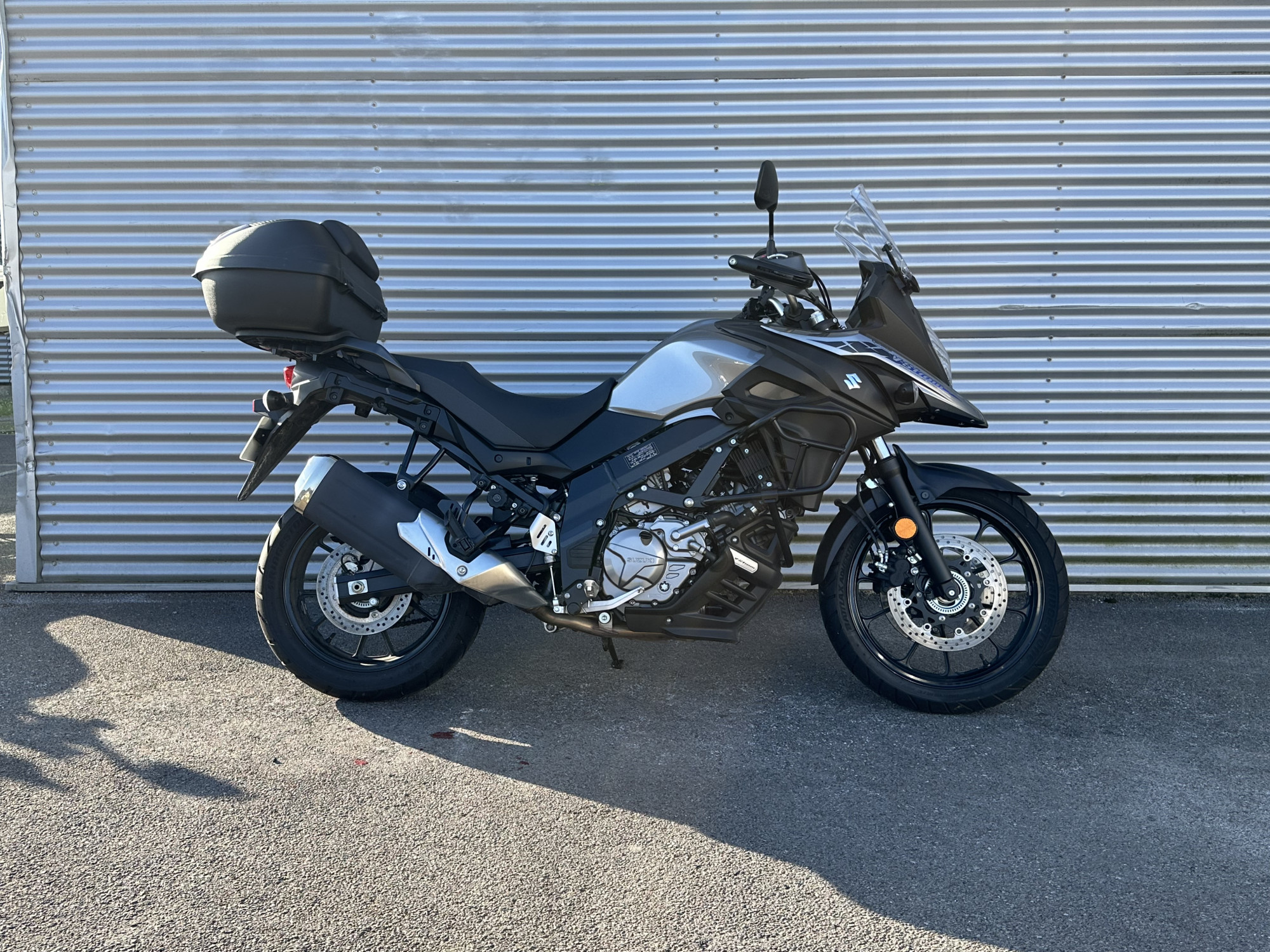 photo de SUZUKI DL 650 V-STROM 650 occasion de couleur  en vente à Bayonne n°3