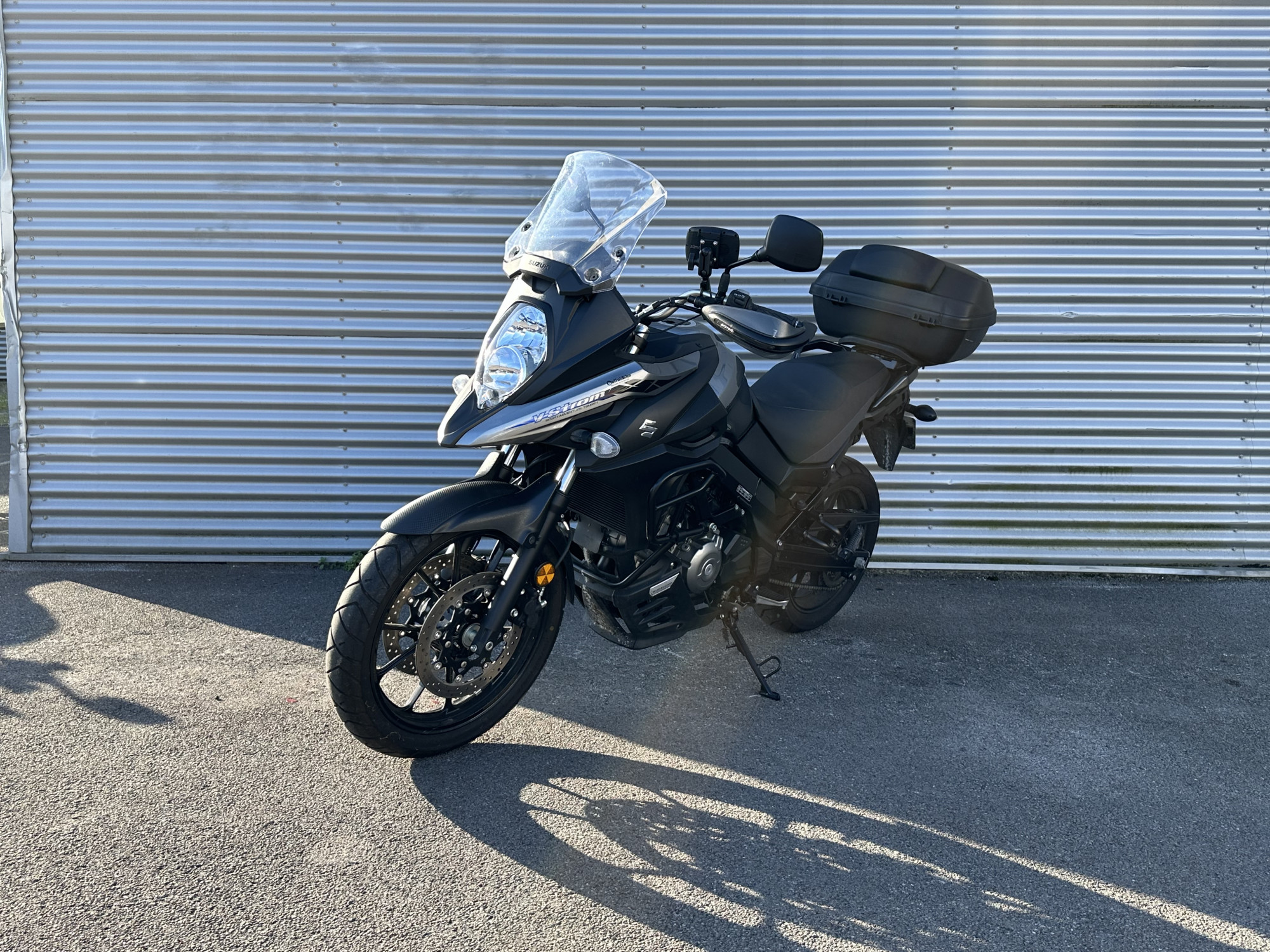 photo de SUZUKI DL 650 V-STROM 650 occasion de couleur  en vente à Bayonne n°2