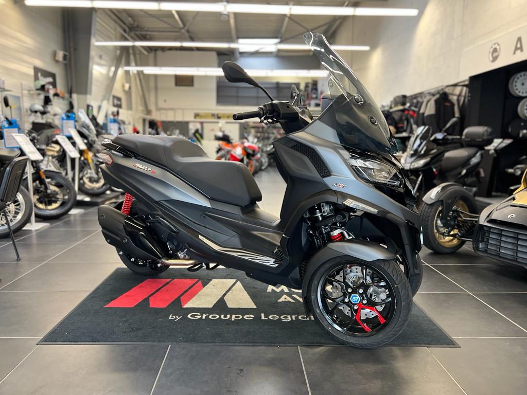 photo de PIAGGIO MP3 400 HPE SPORT ABS ASR 400 occasion de couleur  en vente à Le Mans n°3