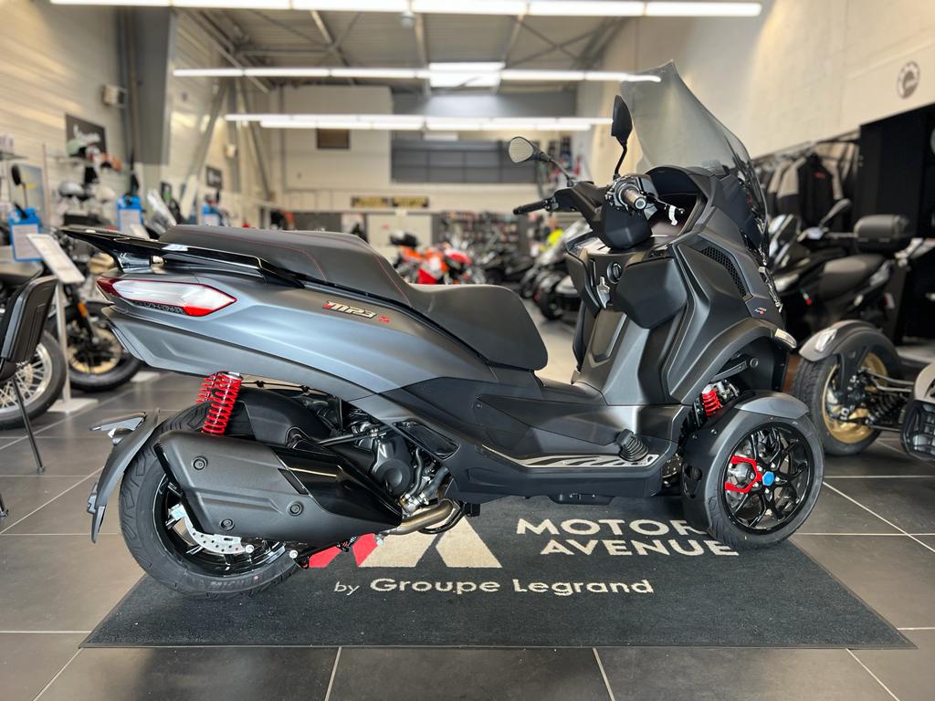 photo de PIAGGIO MP3 400 HPE SPORT ABS ASR 400 occasion de couleur  en vente à Le Mans n°2