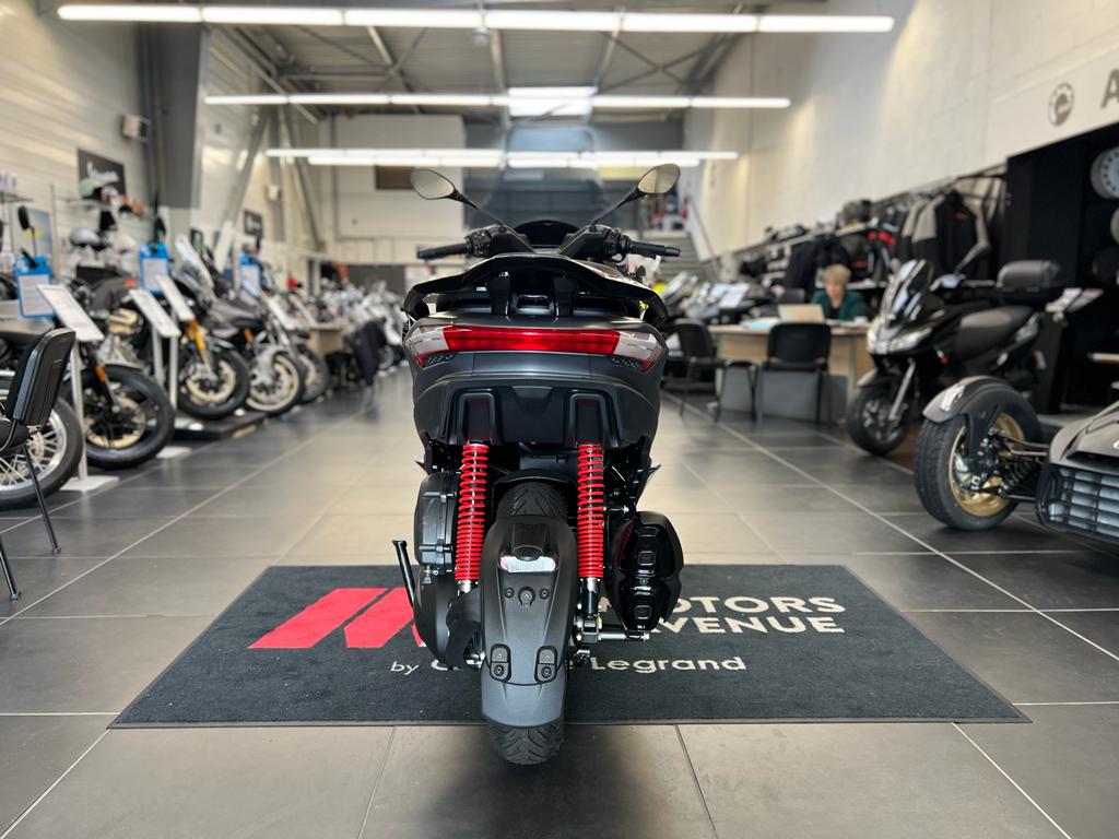 photo de PIAGGIO MP3 400 HPE SPORT ABS ASR 400 occasion de couleur  en vente   Le Mans