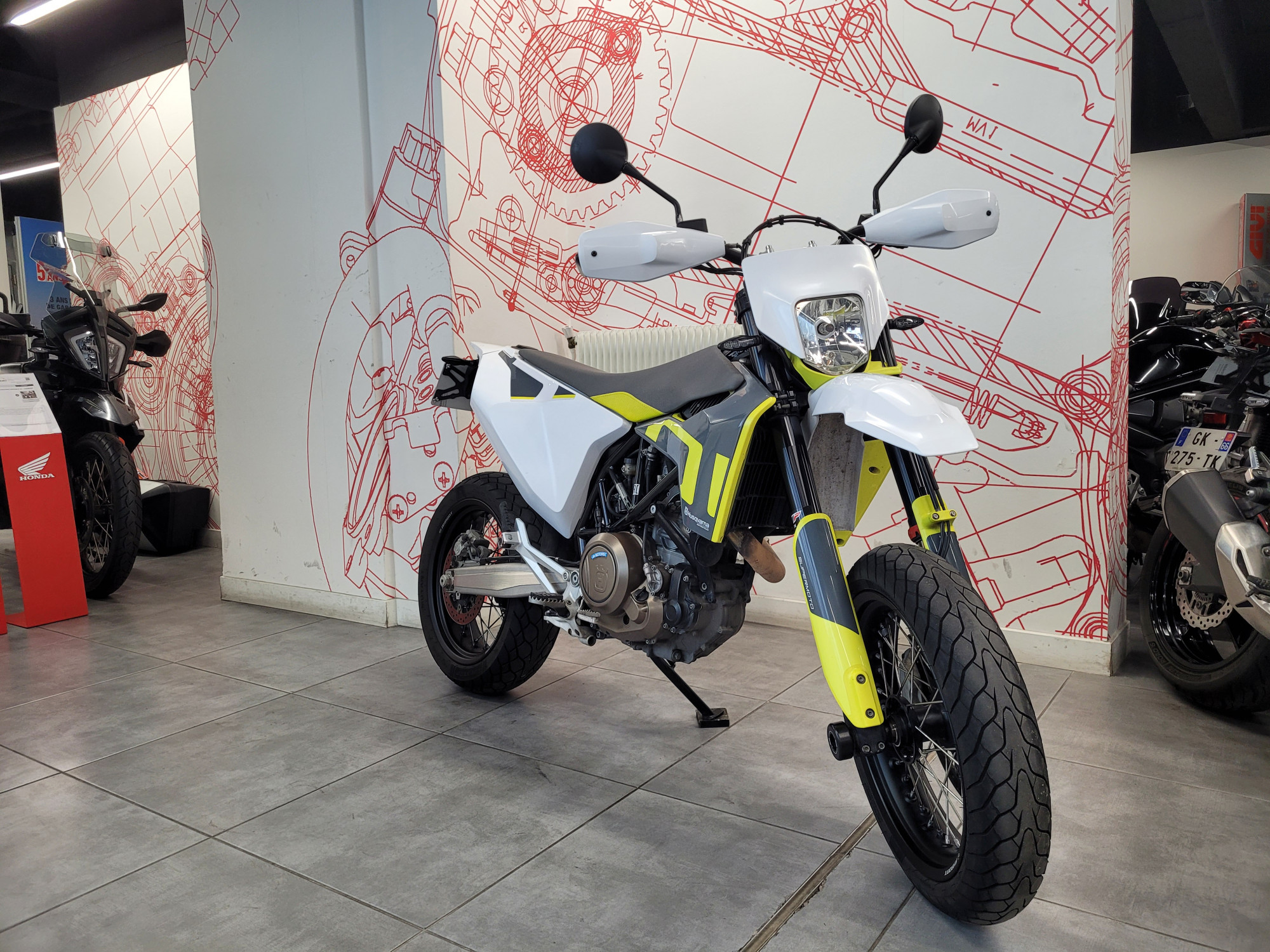 photo de HUSQVARNA 701 SUPERMOTO 701 occasion de couleur  en vente à Paris 12 n°3