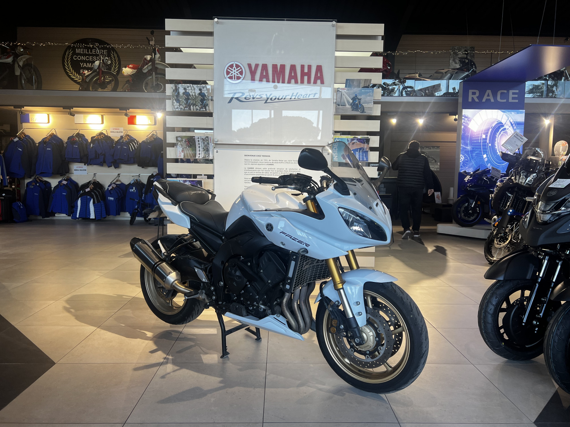 photo de YAMAHA YAMAHA FZ8 FAZER ABS AKRAPOVIC 6 800 occasion de couleur  en vente à Roquebrune Sur Argens n°3