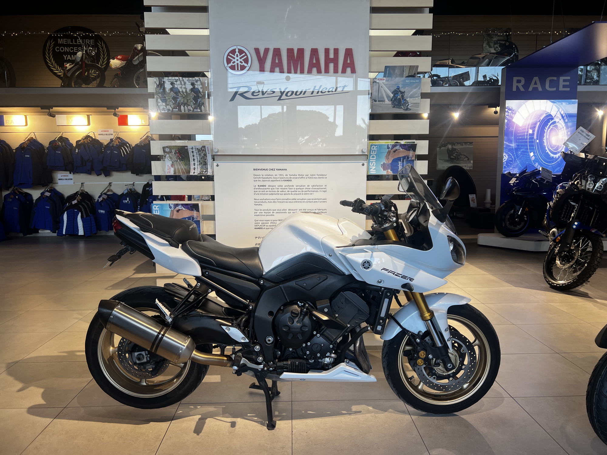 photo de YAMAHA YAMAHA FZ8 FAZER ABS AKRAPOVIC 6 800 occasion de couleur  en vente à Roquebrune Sur Argens n°2