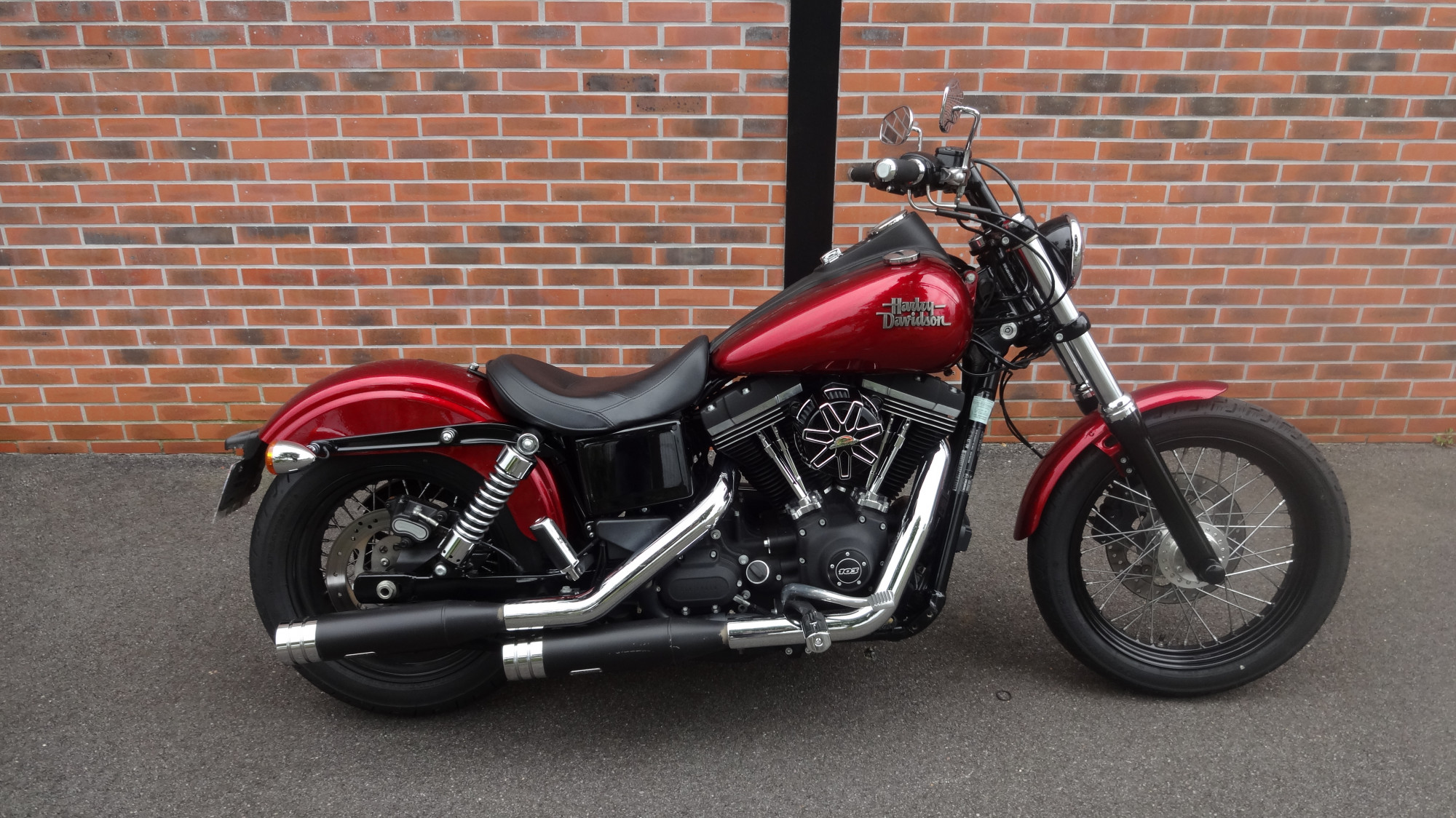 photo de HARLEY DAVIDSON DYNA STREET BOB 1690 1690 occasion de couleur  en vente à St Jean Du Cardonnay n°1