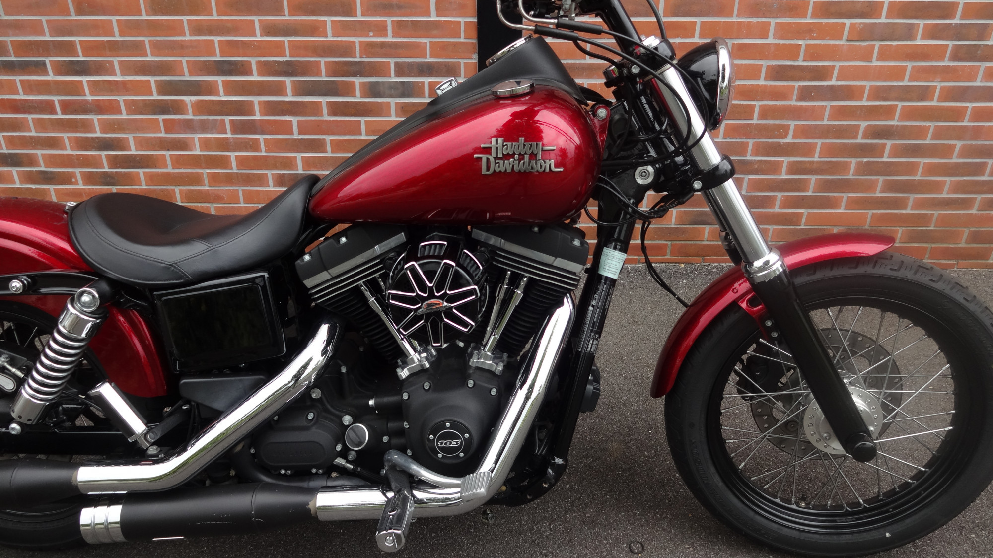 photo de HARLEY DAVIDSON DYNA STREET BOB 1690 1690 occasion de couleur  en vente à St Jean Du Cardonnay n°2