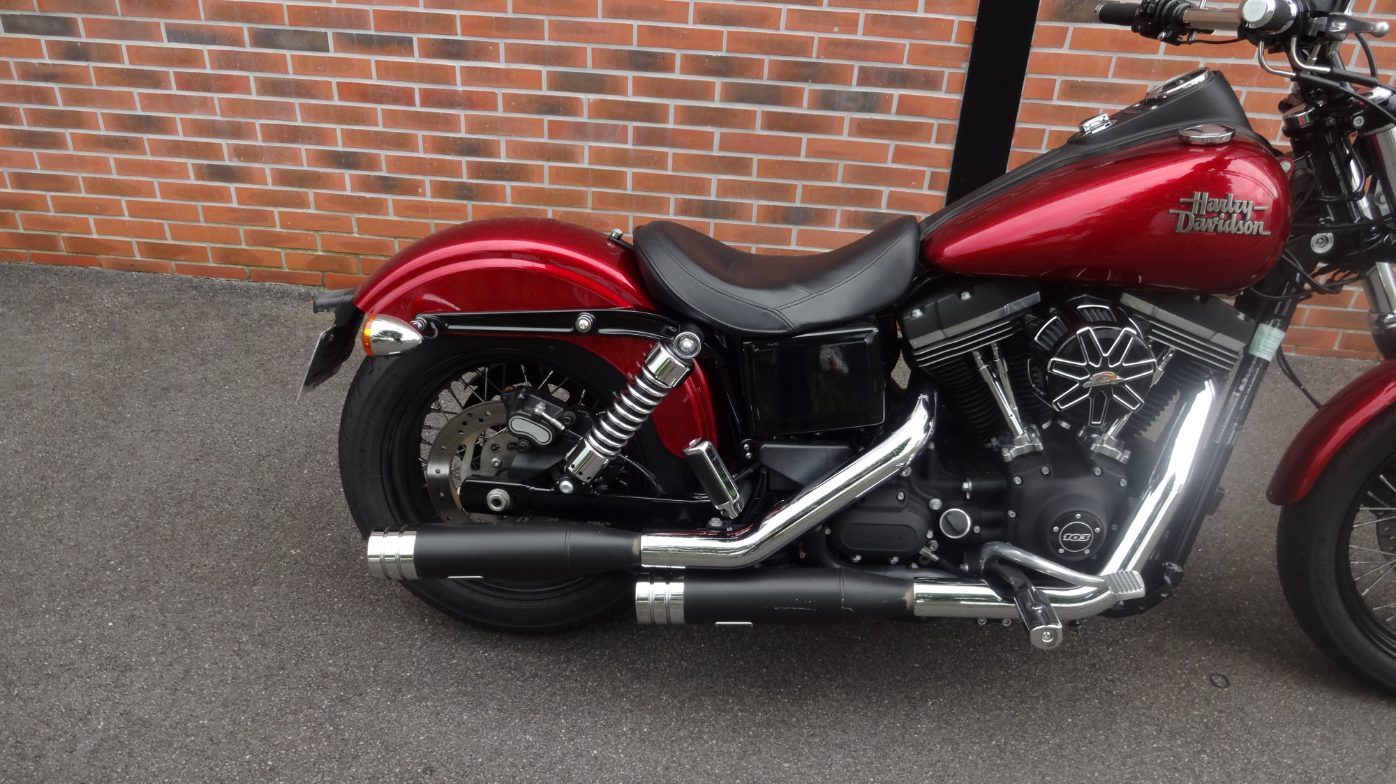 photo de HARLEY DAVIDSON DYNA STREET BOB 1690 1690 occasion de couleur  en vente à St Jean Du Cardonnay n°3