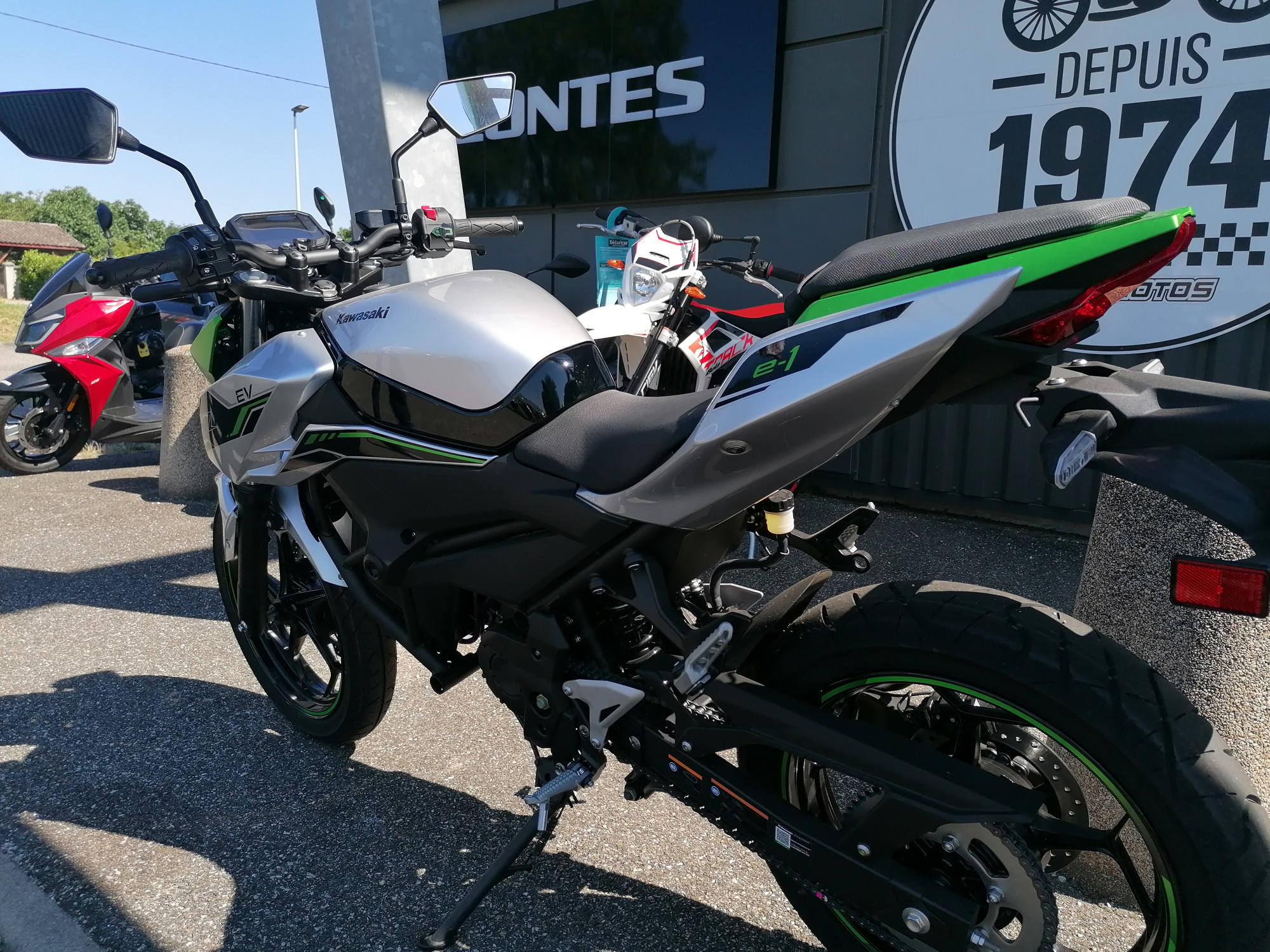 photo de KAWASAKI ZE-1 125 occasion de couleur  en vente à Marmande n°3