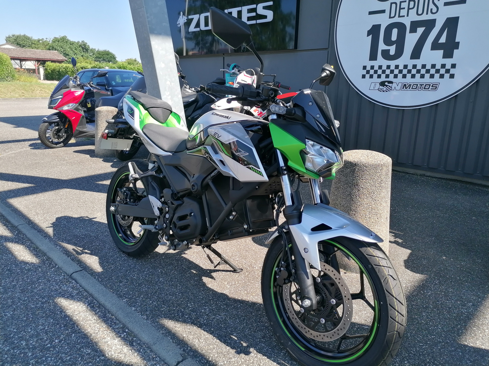 photo de KAWASAKI ZE-1 125 occasion de couleur  en vente à Marmande n°2