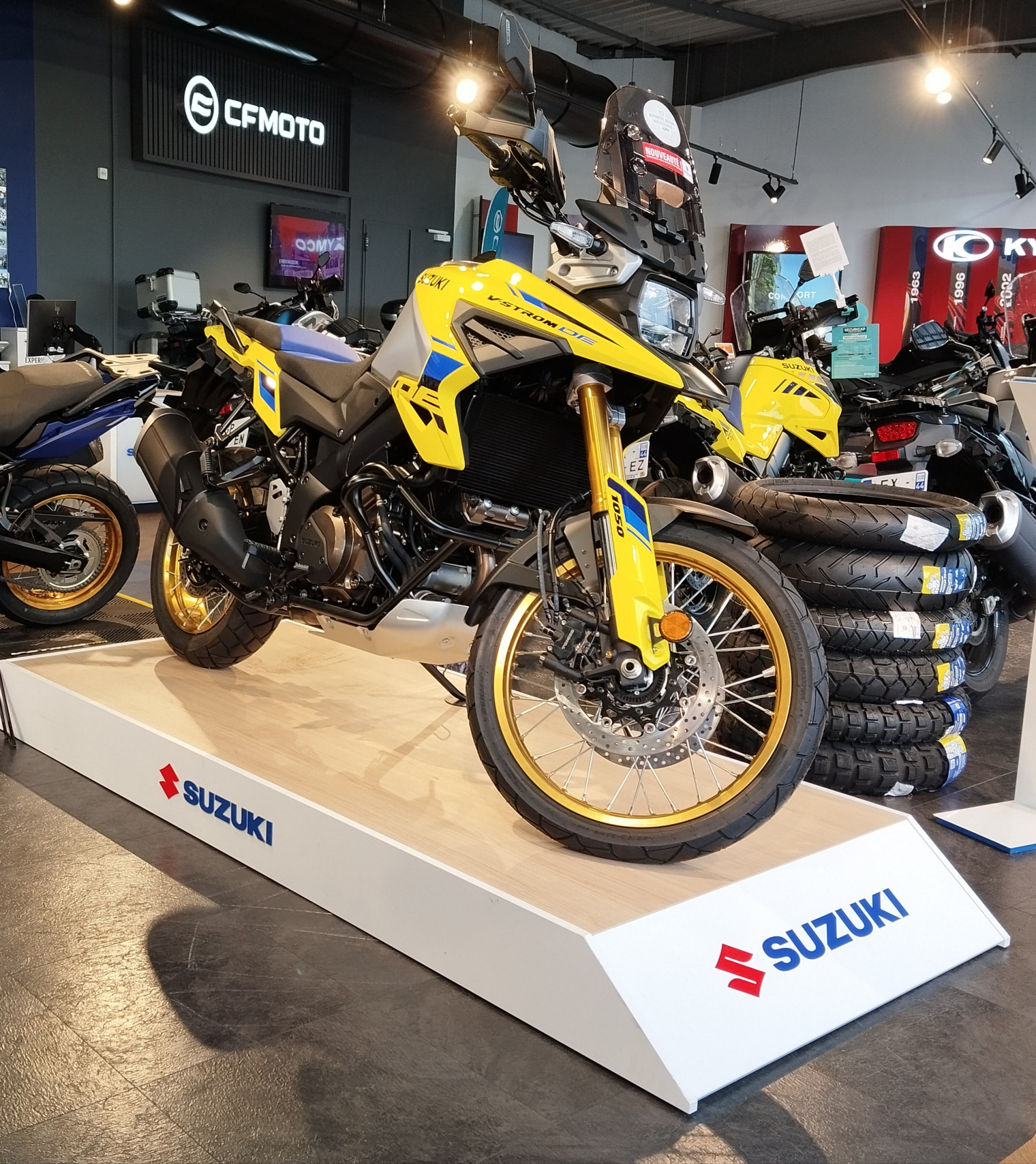 photo de SUZUKI DL 1050 V-STROM DE 1050 occasion de couleur  en vente à Orvault n°2