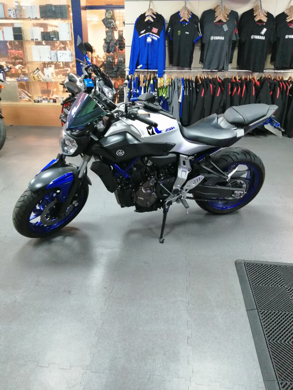 photo de YAMAHA MT-07 689 occasion de couleur  en vente   La Ville Du Bois