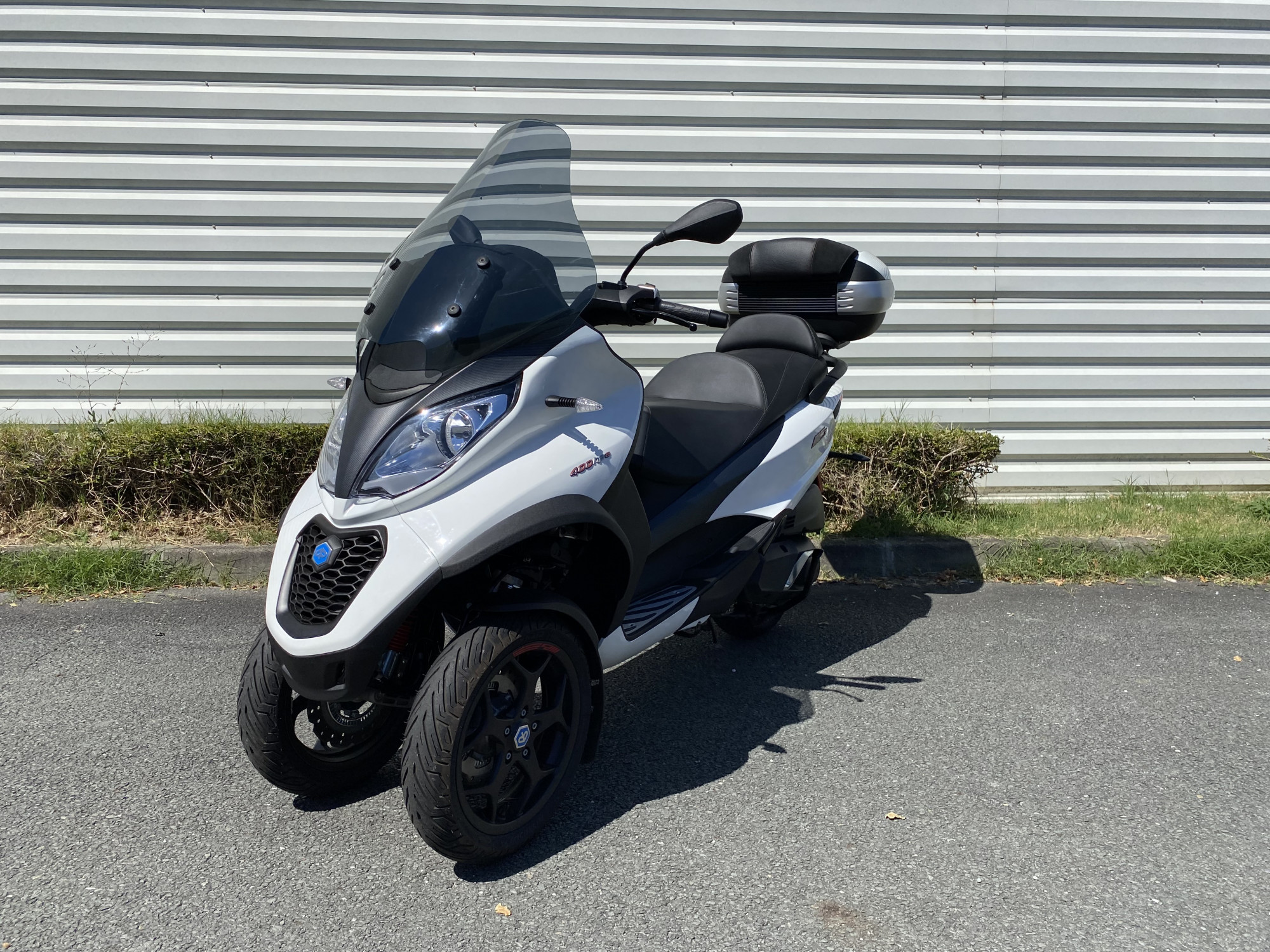 photo de PIAGGIO MP3 400 HPE SPORT ABS ASR 400 occasion de couleur  en vente à Merignac n°2