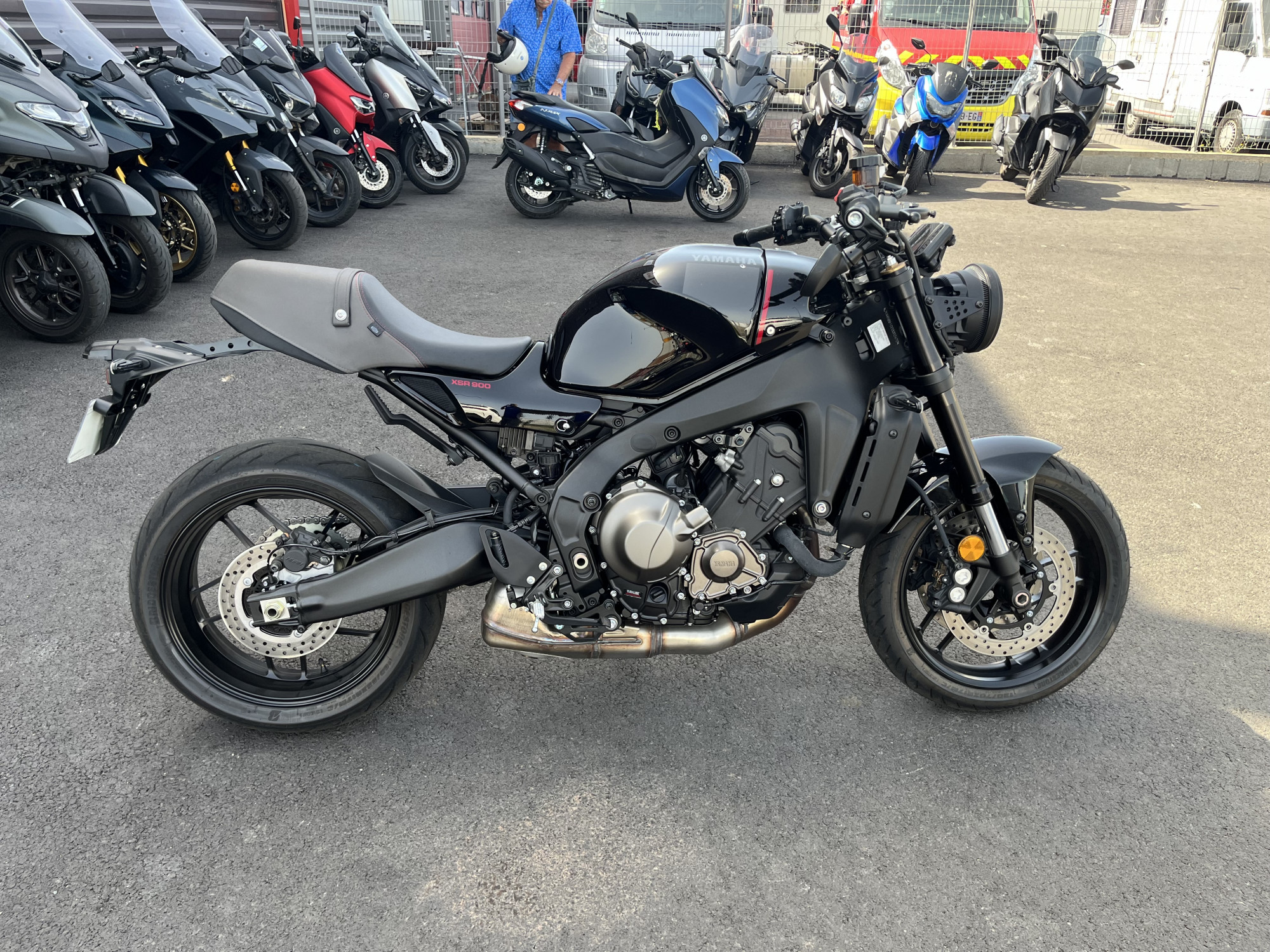 photo de YAMAHA XSR 900 850 occasion de couleur  en vente à Sete n°2