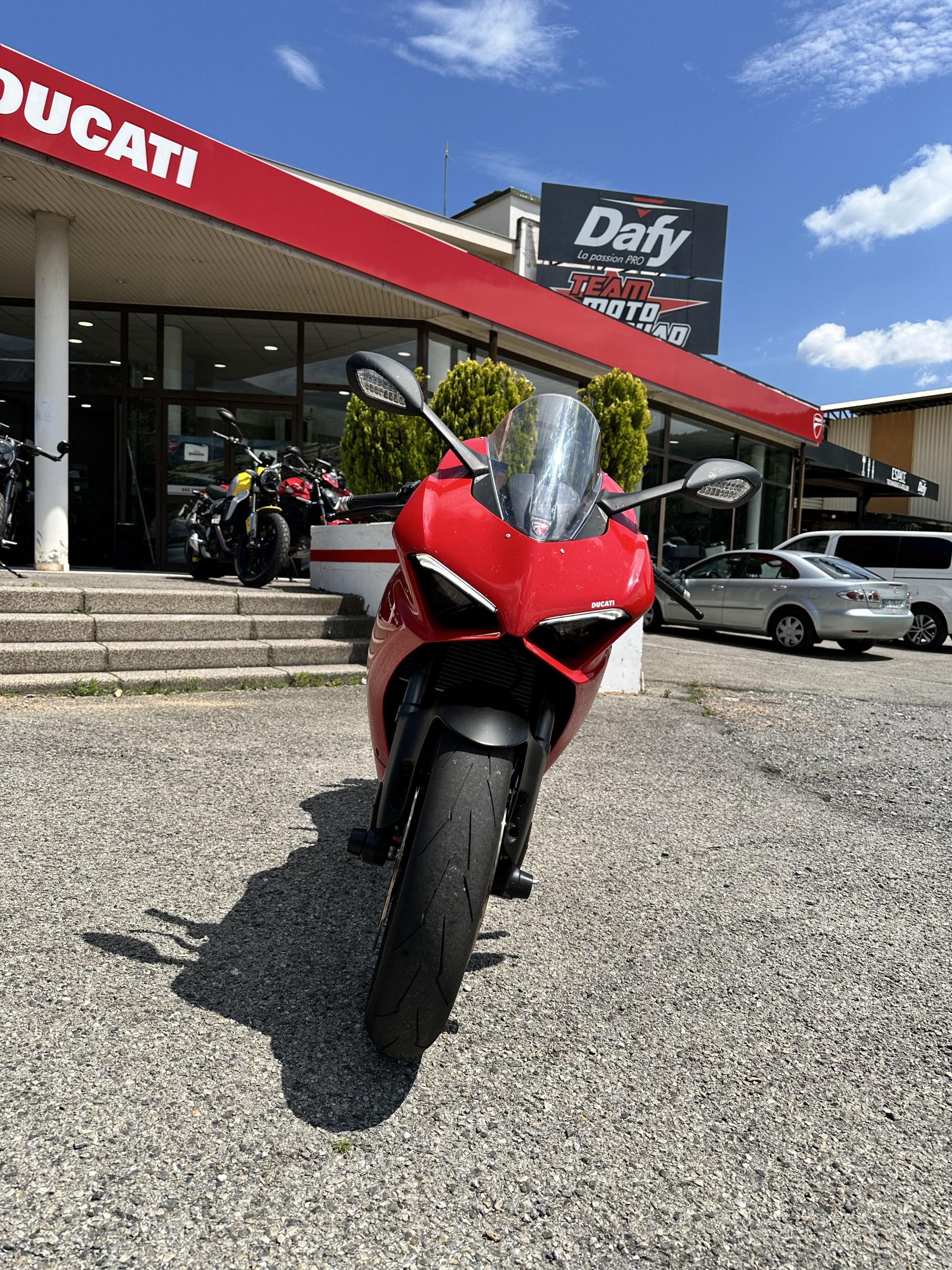 photo de DUCATI DUCATI PANIGALE V2 RED ABS 950 occasion de couleur  en vente à Gap n°3