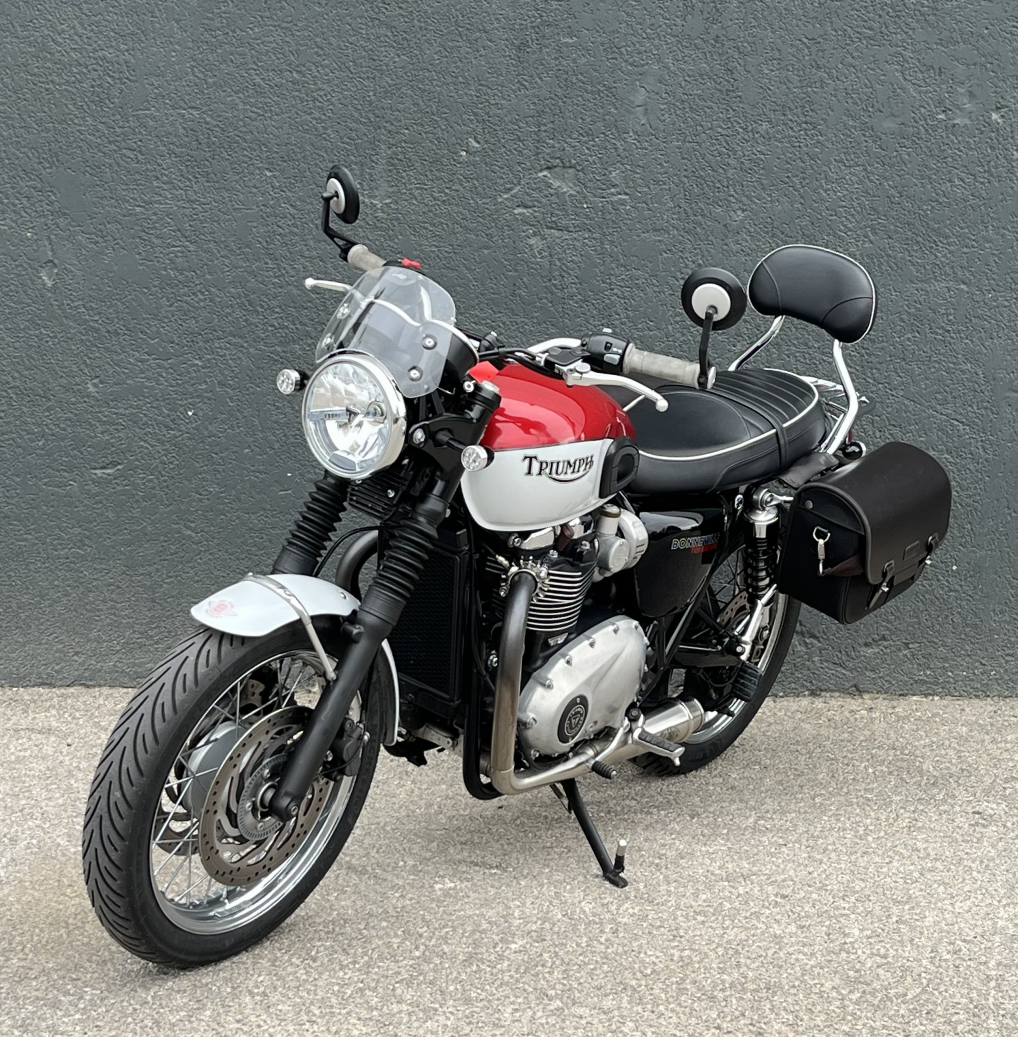 photo de TRIUMPH BONNEVILLE T120 1200 1200 occasion de couleur  en vente   Perpignan