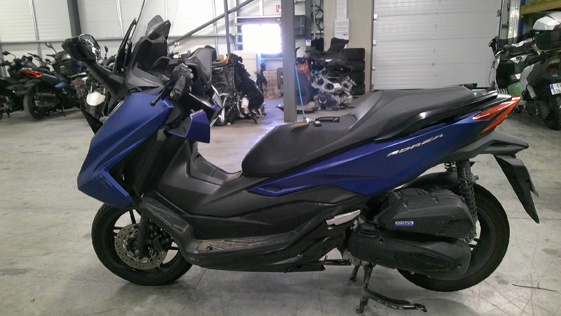 photo de HONDA NSS FORZA 125 125 occasion de couleur  en vente   Arles